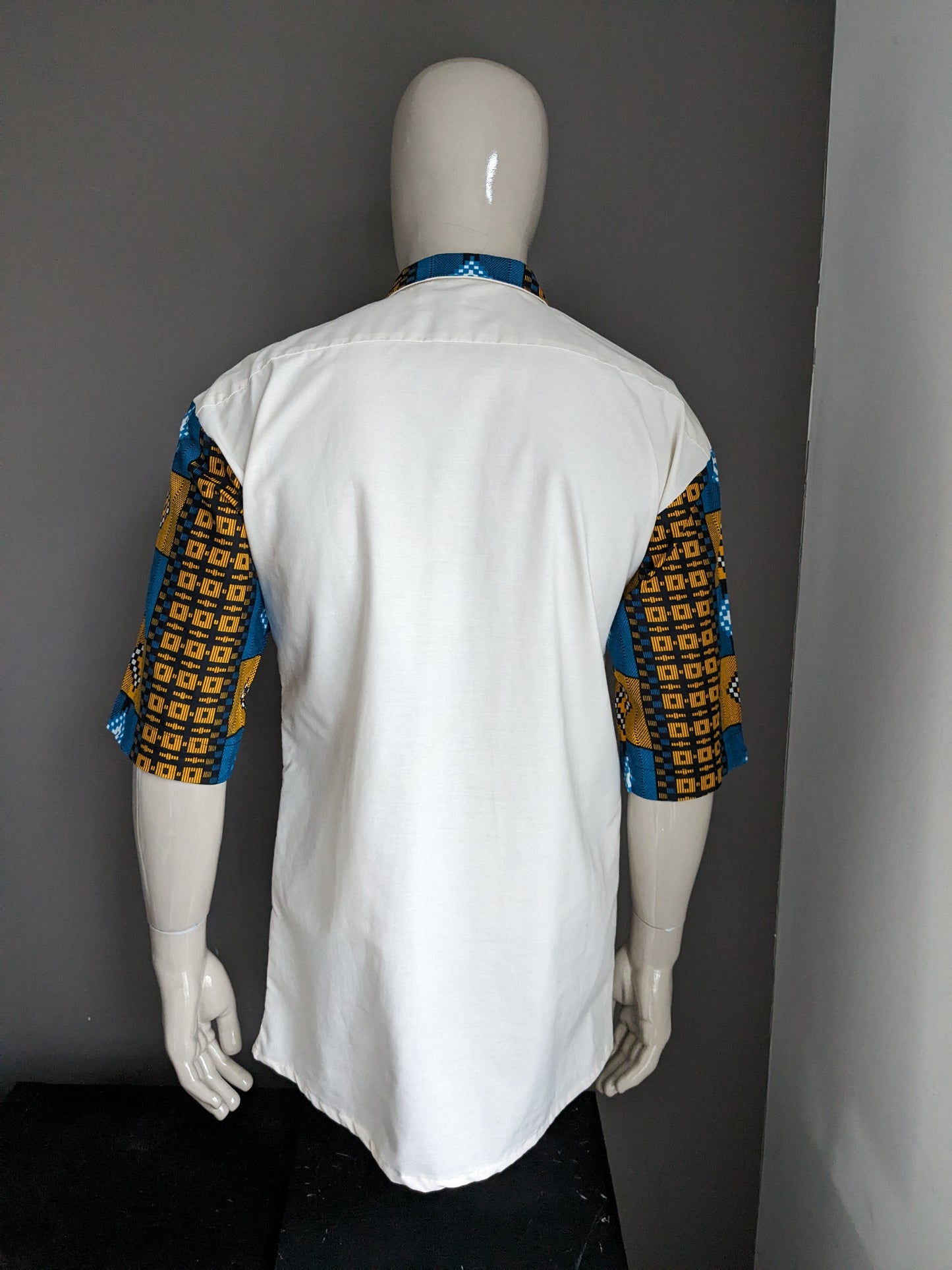Camisa kauf vintage manga corta. Amarillo Azul beige impresión africana. Talla M.