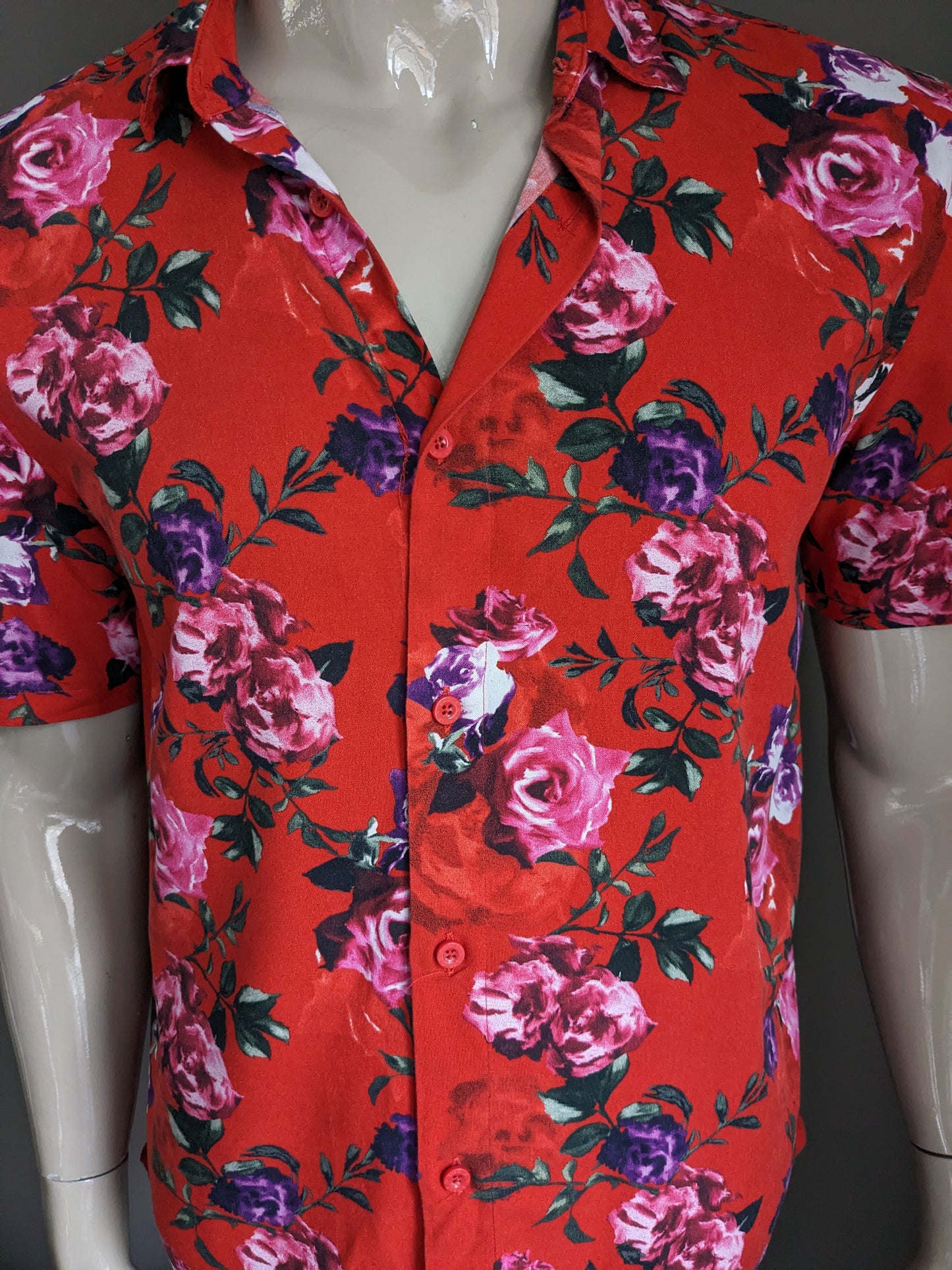 Siksilk overhemd korte mouw. Rood roze paarse bloemen print. Viscose. Maat M.