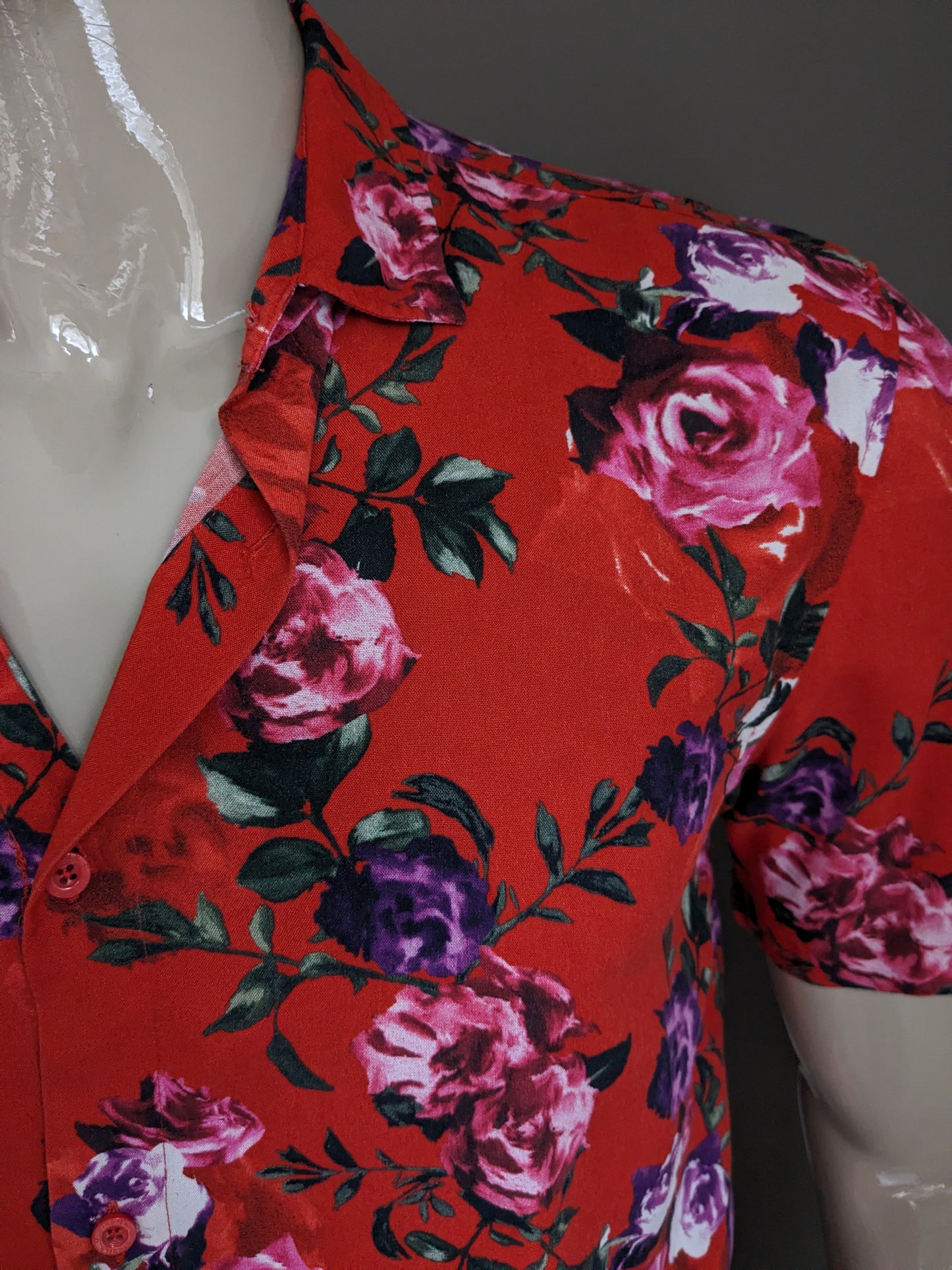 Siksilk overhemd korte mouw. Rood roze paarse bloemen print. Viscose. Maat M.