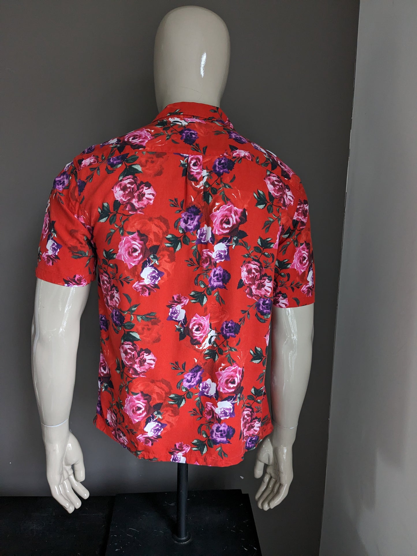 Siksilk overhemd korte mouw. Rood roze paarse bloemen print. Viscose. Maat M.
