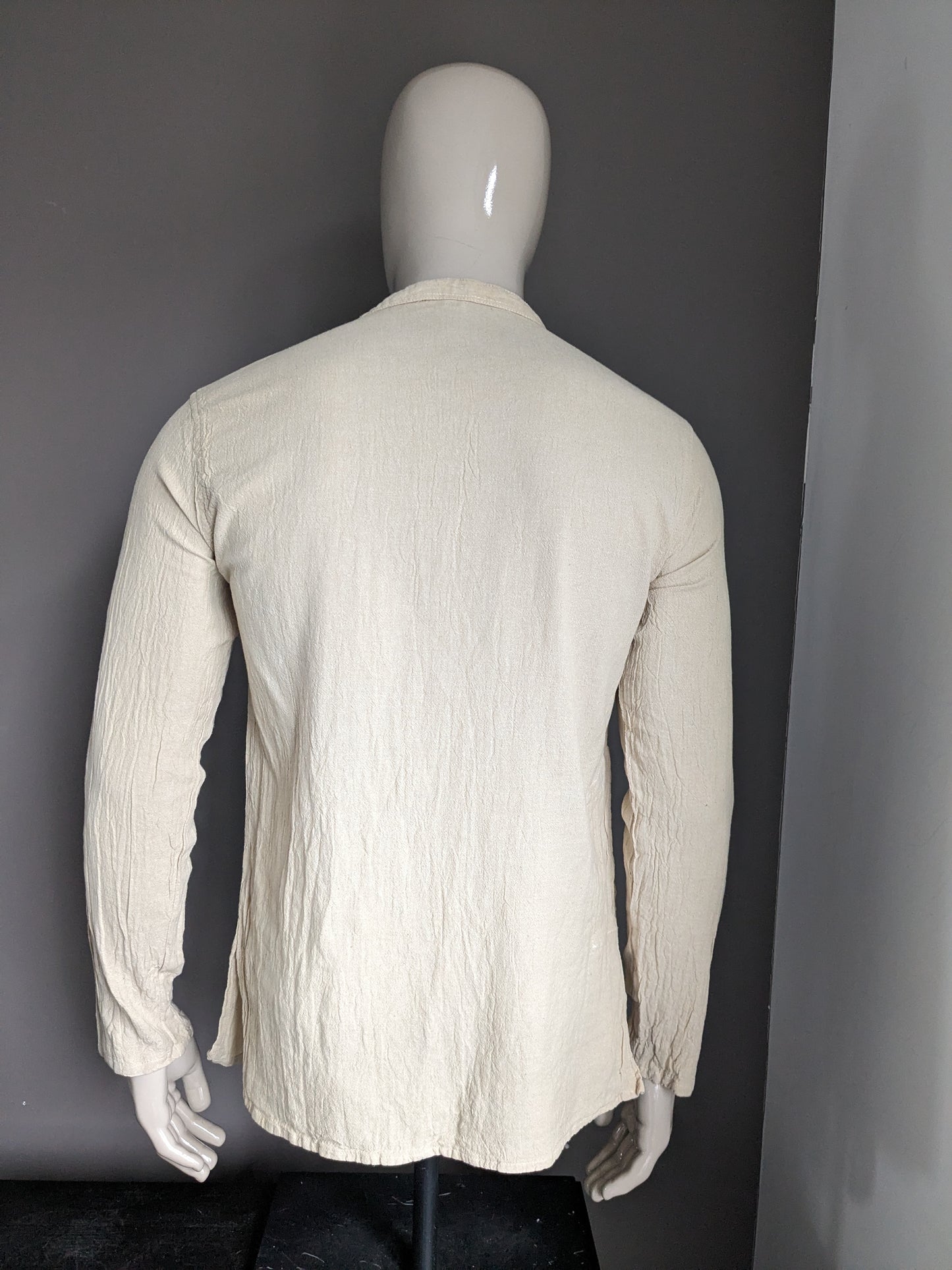 Vintage-Shirt / Langarm-Longsleeve mit Knöpfen und Mao / Stehkragen. Hellbraun. Größe M.