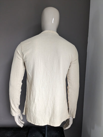 Vintage-Shirt / Langarm-Longsleeve mit Knöpfen und Mao / Stehkragen. Hellbraun. Größe M.