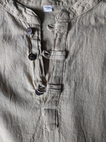 Vintage-Shirt / Langarm-Longsleeve mit Knöpfen und Mao / Stehkragen. Hellbraun. Größe M.