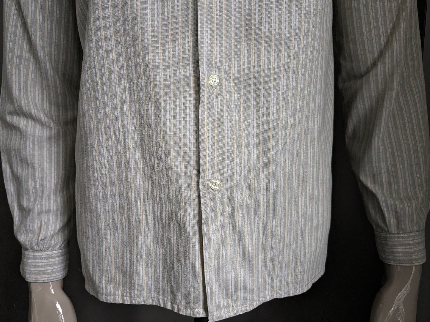 Chemise vintage avec mao / col surélevé. Jaune brun vert rayé. Taille M.