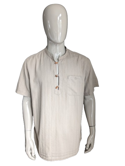 G-club shirt / polo mao / raised collar with wooden buttons. Light brown motif. Size XXL / 2XL.