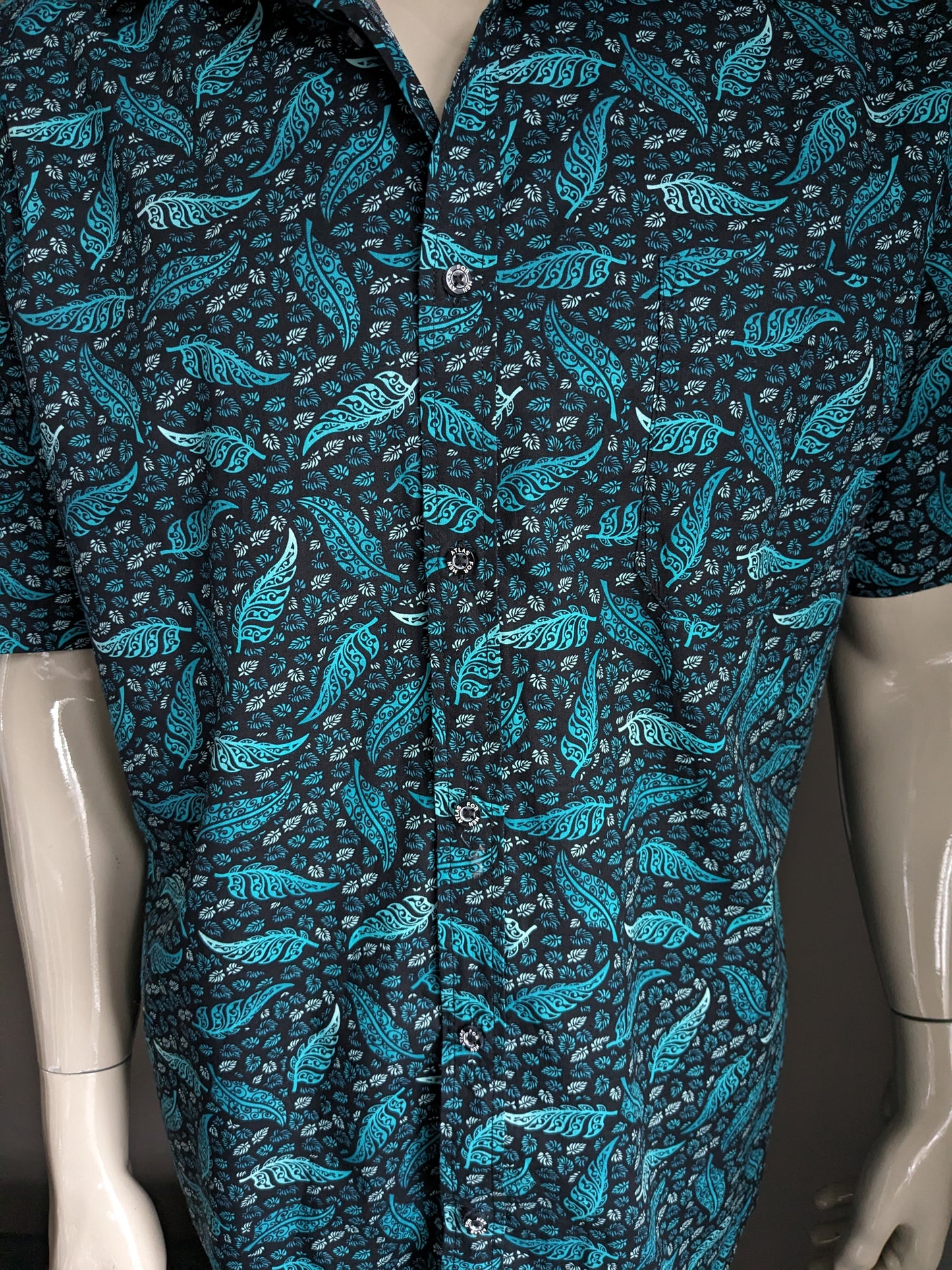 Atlas for Men short sleeve shirt. Green black leaf motif. Size XXL / 2XL