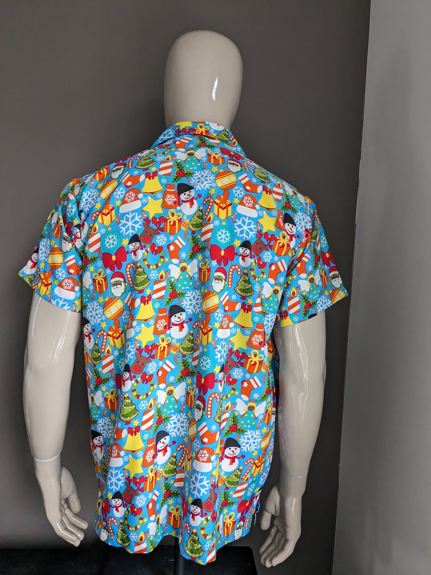 King Kameha shirt short sleeve. Christmas/winter print. Size L / XL.
