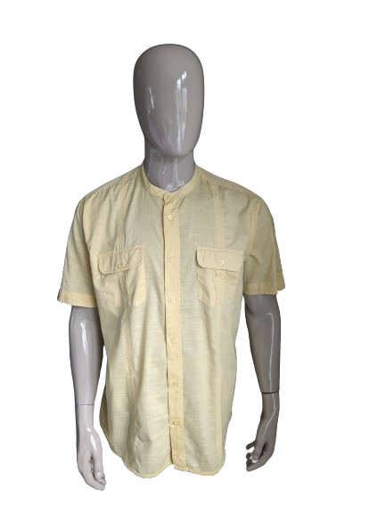 Vintage Angelo Litrico overhemd korte mouw met Mao / opstaande kraag. Geel motief. Maat XL.