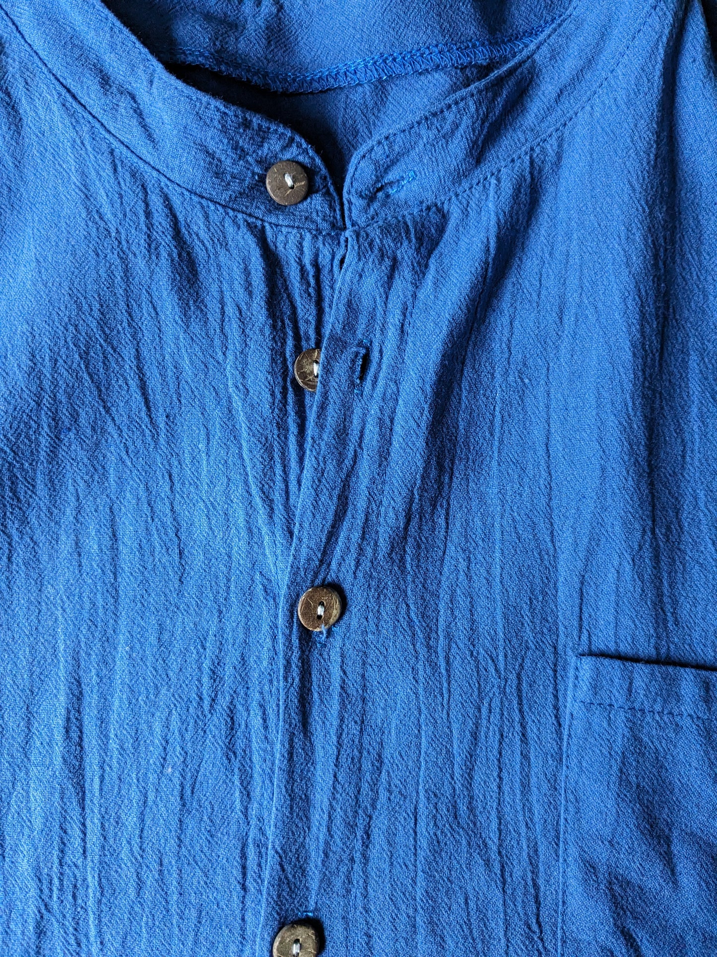 Camisa vintage manga corta con mao / cuello elevado. Azul. Talla M.