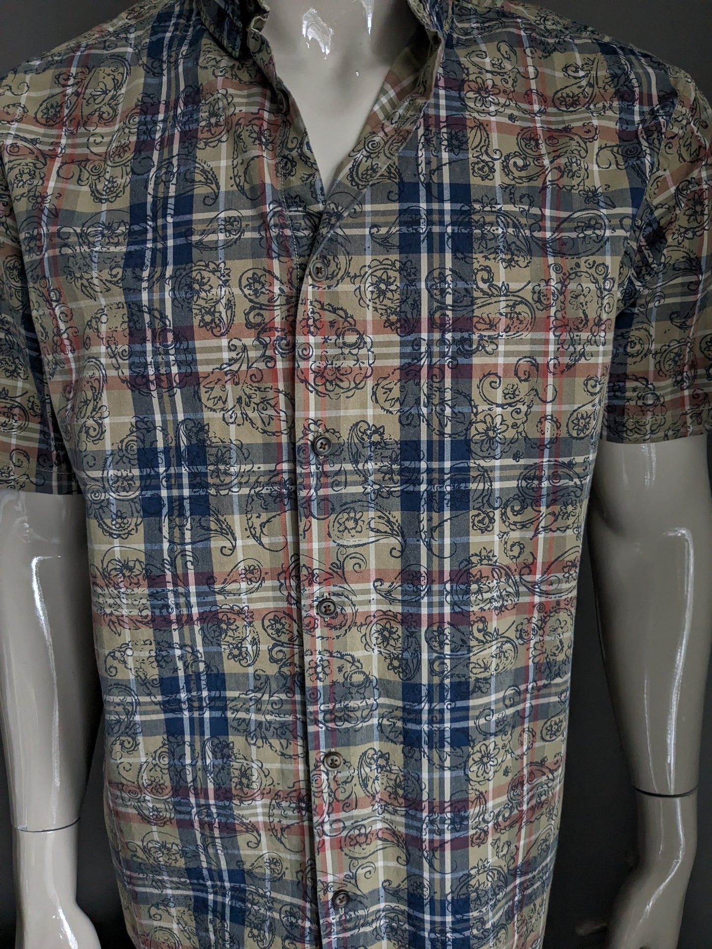 Tu Premium short sleeve shirt. Green blue red print. Size XL.