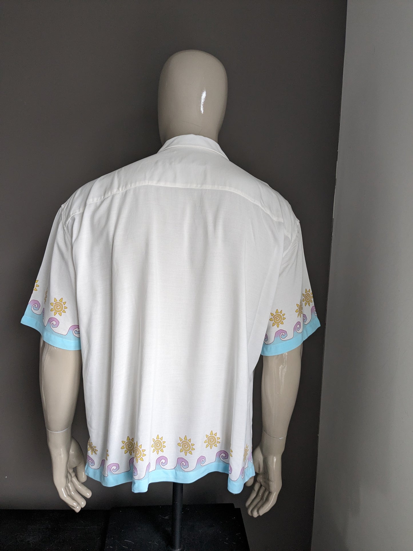 Camisa xdye manga corta. Blanco con estampado/estampado. Talla XL/XXL.