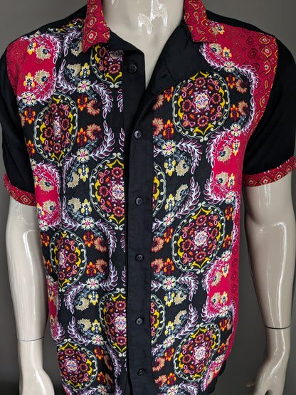 Ransak shirt short sleeve. Black red yellow print. Size L.