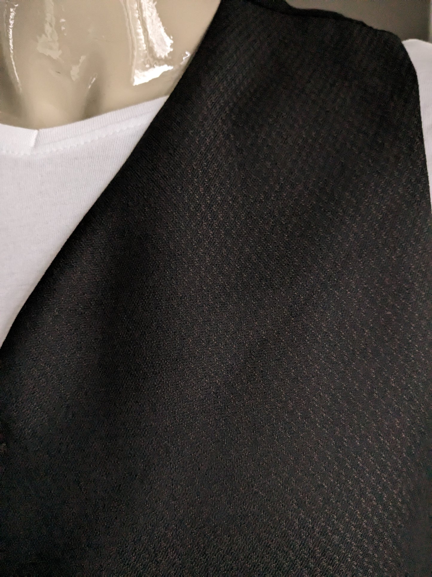 Gilet #340. Braunes schwarzes Motiv mit kleiner innerer Tasche. Größe xl.