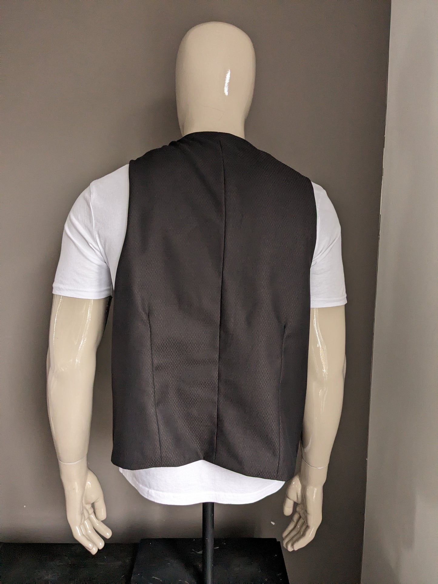 Gilet #340. Brown black motif with small inner pocket. Size XL.
