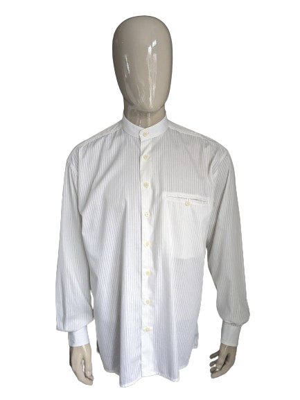 Vintage Globetrotter Shirt with Mao / Standing Collar. White striped. Size XXL / 2XL