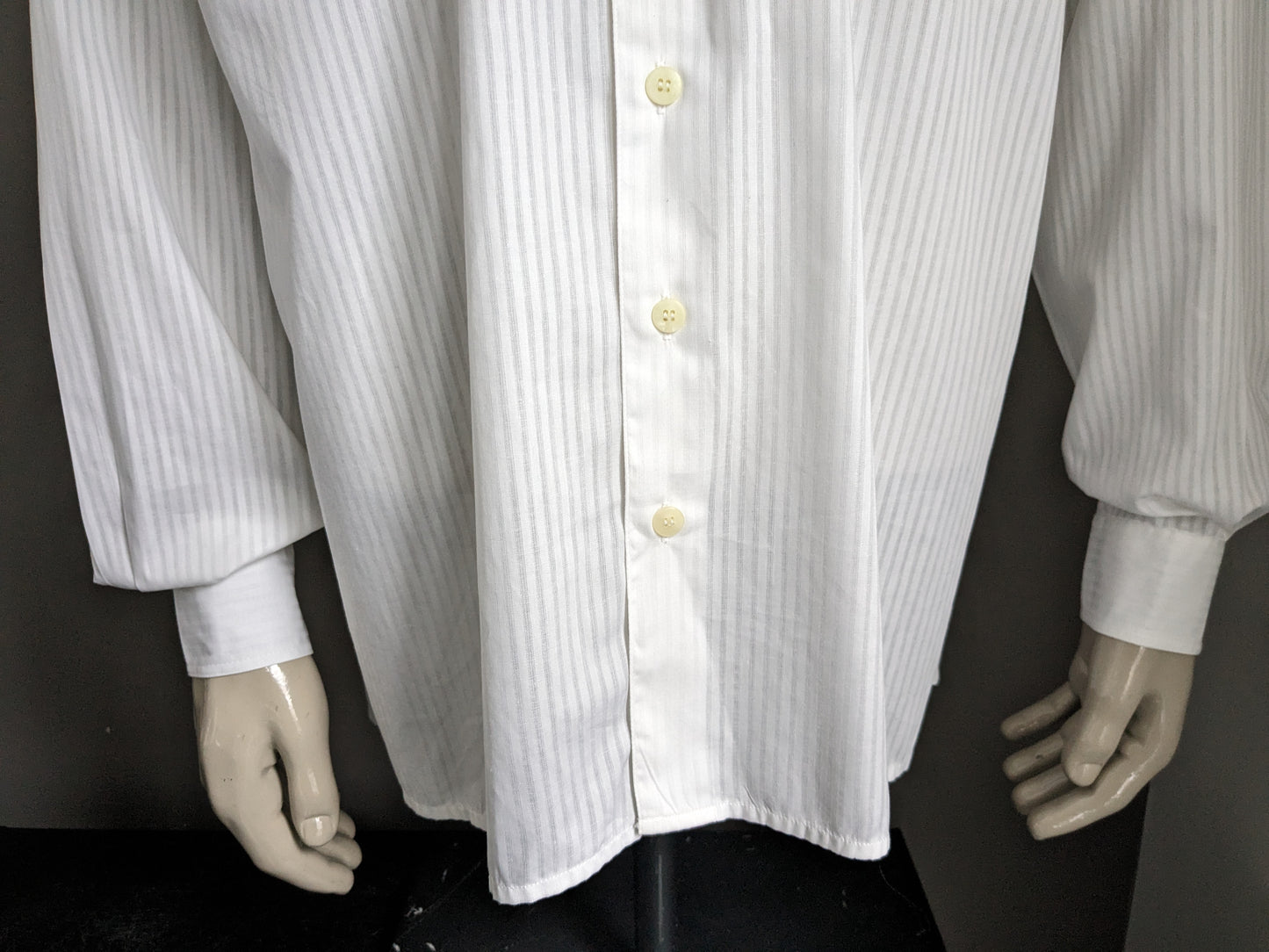 Vintage Globetrotter overhemd met Mao / opstaande kraag. Wit gestreept. Maat XXL / 2XL