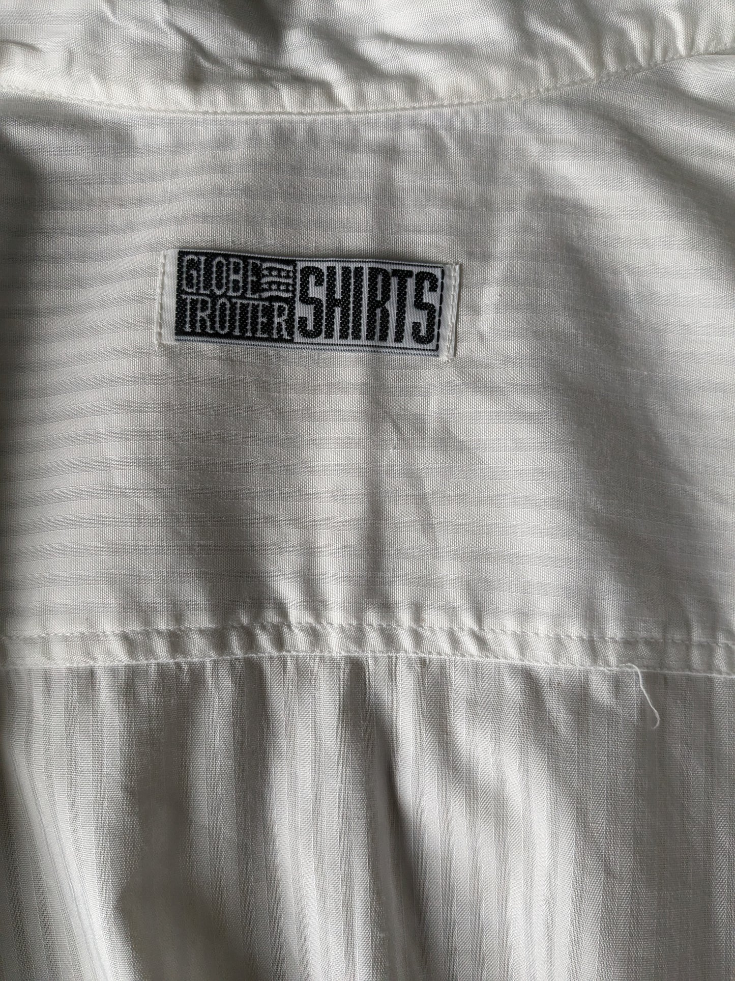 Vintage Globetrotter-Hemd mit Mao-/Stehkragen. Weiß gestreift. Größe XXL / 2XL