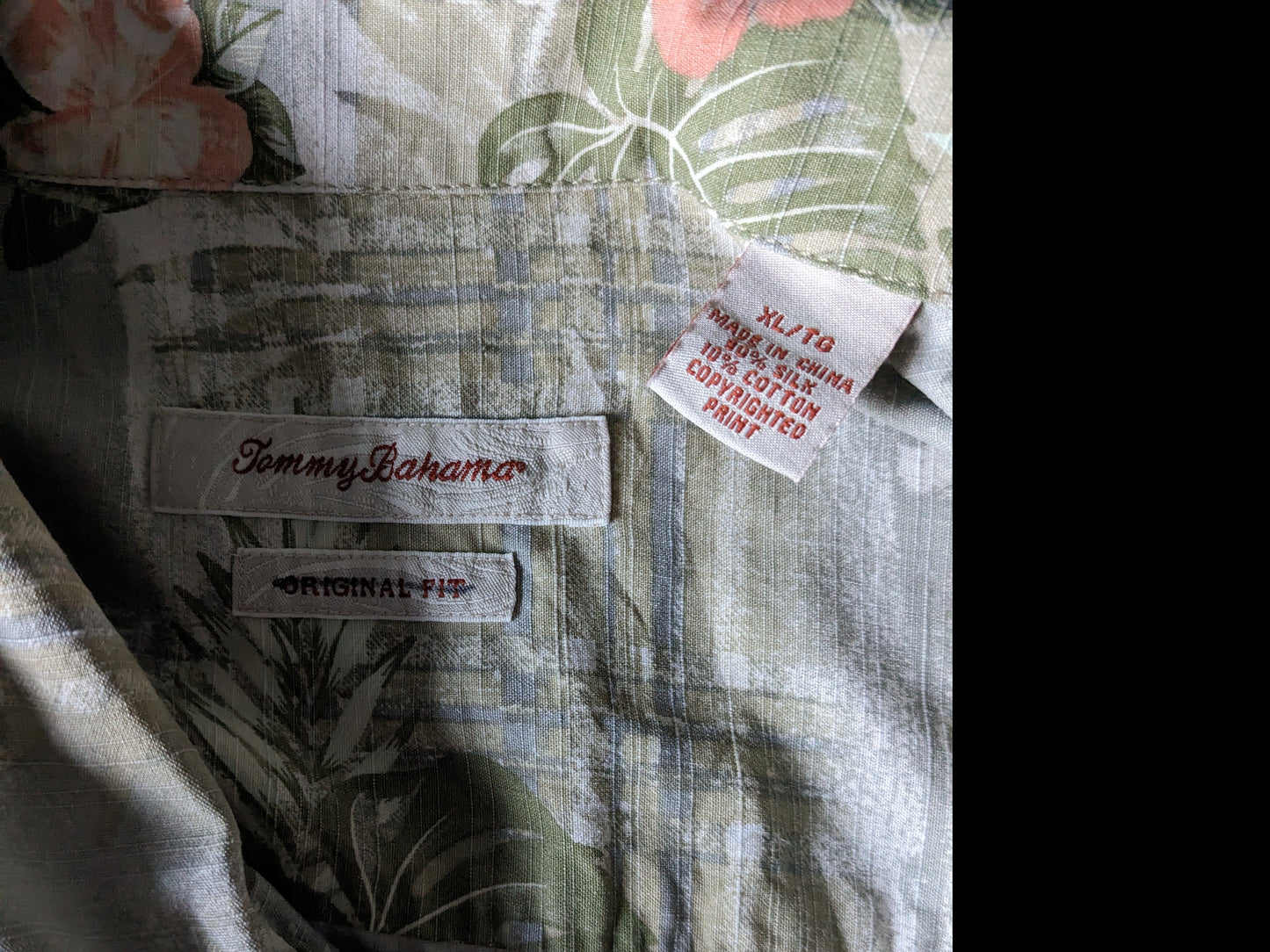 Origineel zijden Tommy Bahama Hawaii overhemd korte mouw. Groen beige roze print. Maat XL / XXL. 90% zijde.