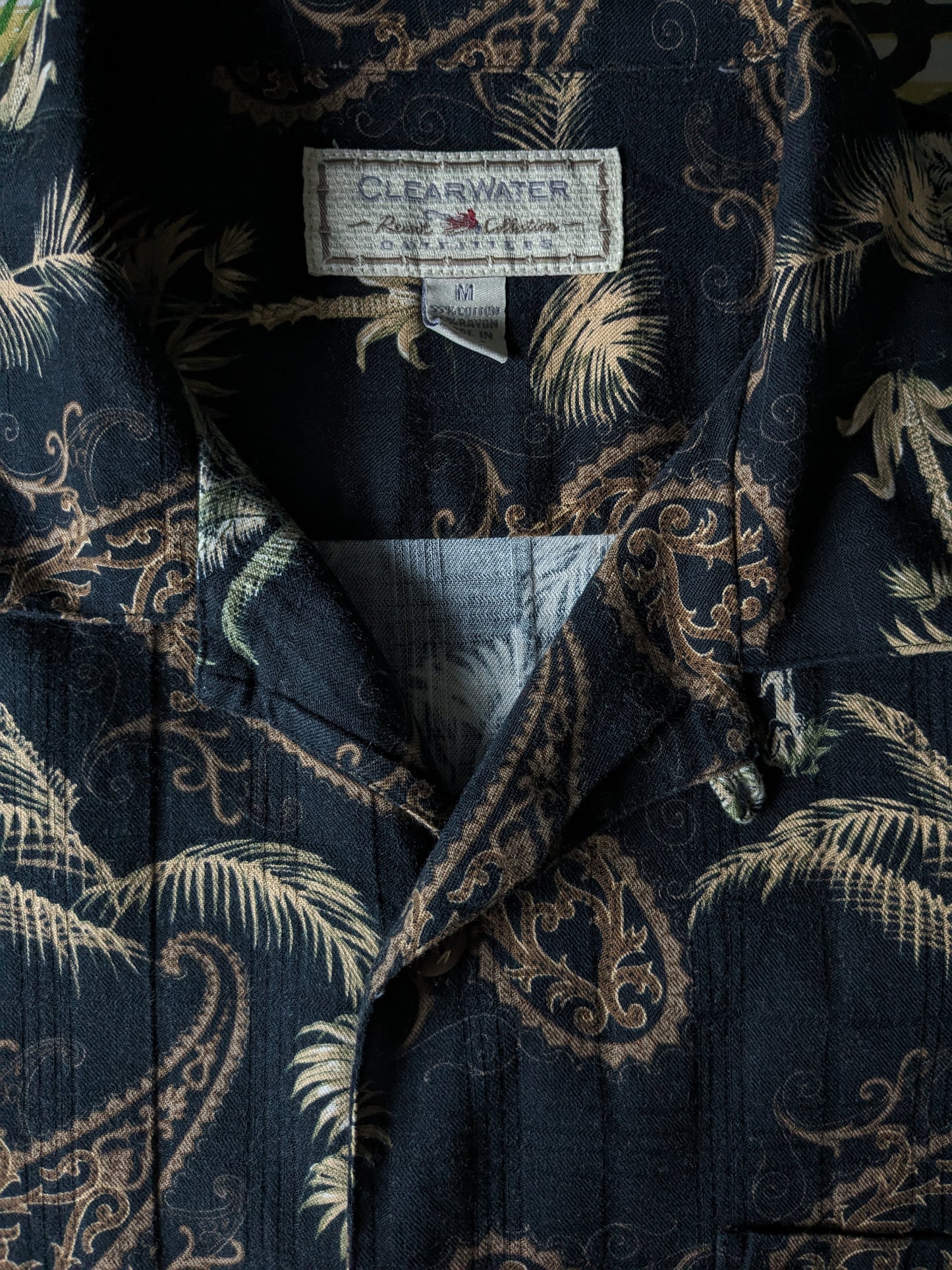 Vintage Clearwater Outfitters Hawaii Shirt Kurzarm. Schwarzbraunes grünes Druck. Größe L / XL. 45% Viskose / Rayon