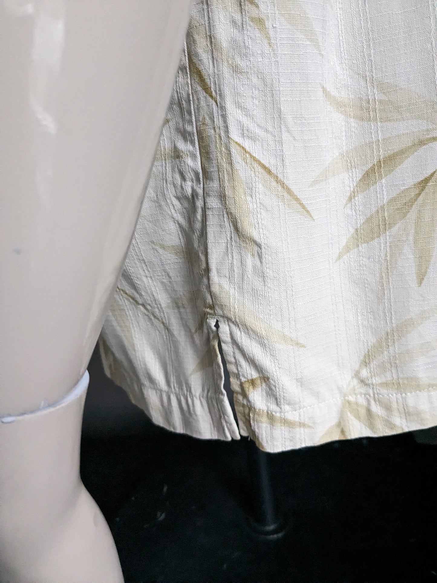 Jamaica Jaxx silk original hawaii shirt short sleeve. Beige print. Size M.