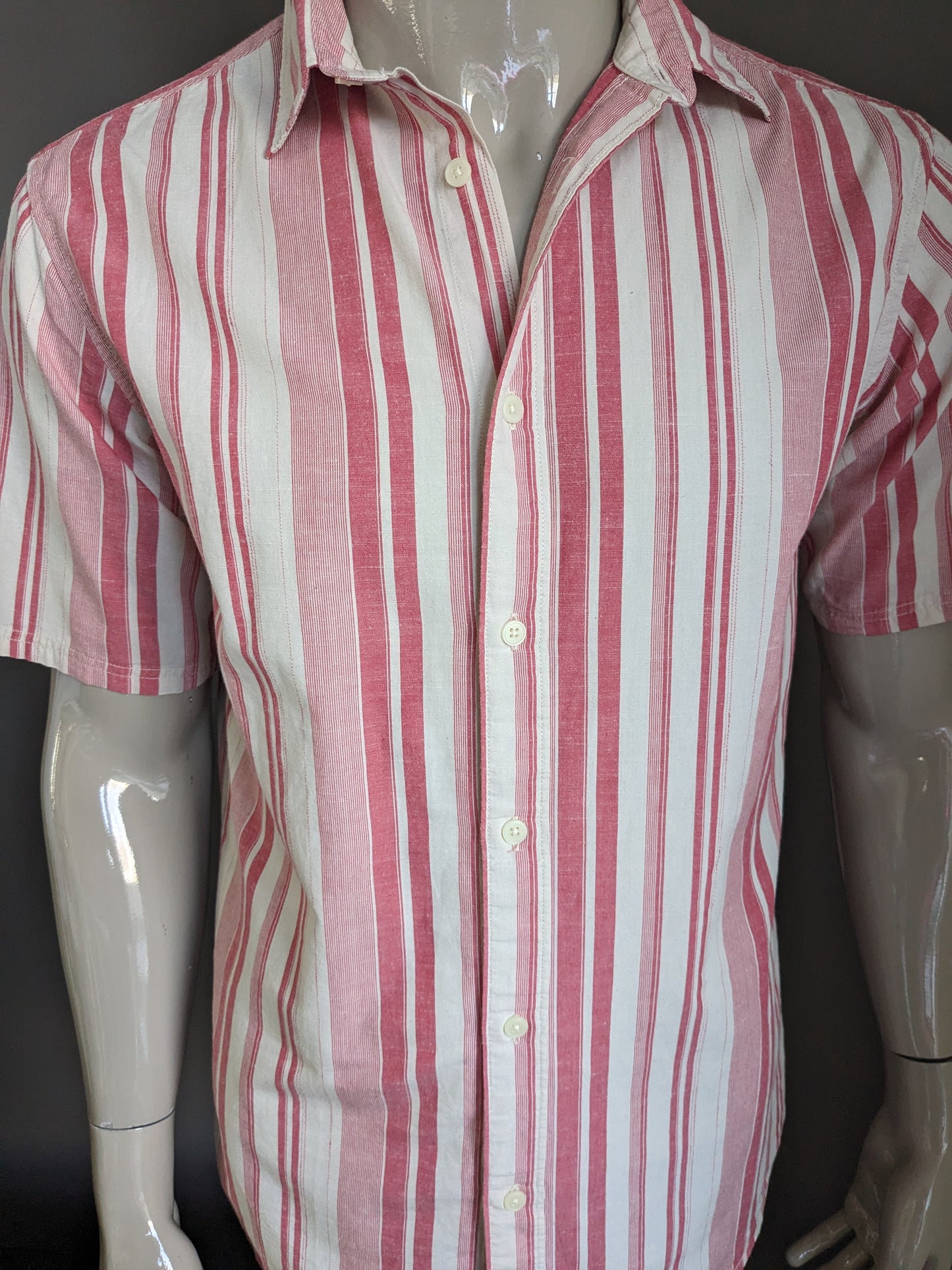 Sleeve corta selezionata per camicia Homme. A strisce di beige rosso. Dimensione L. Fit regolare.