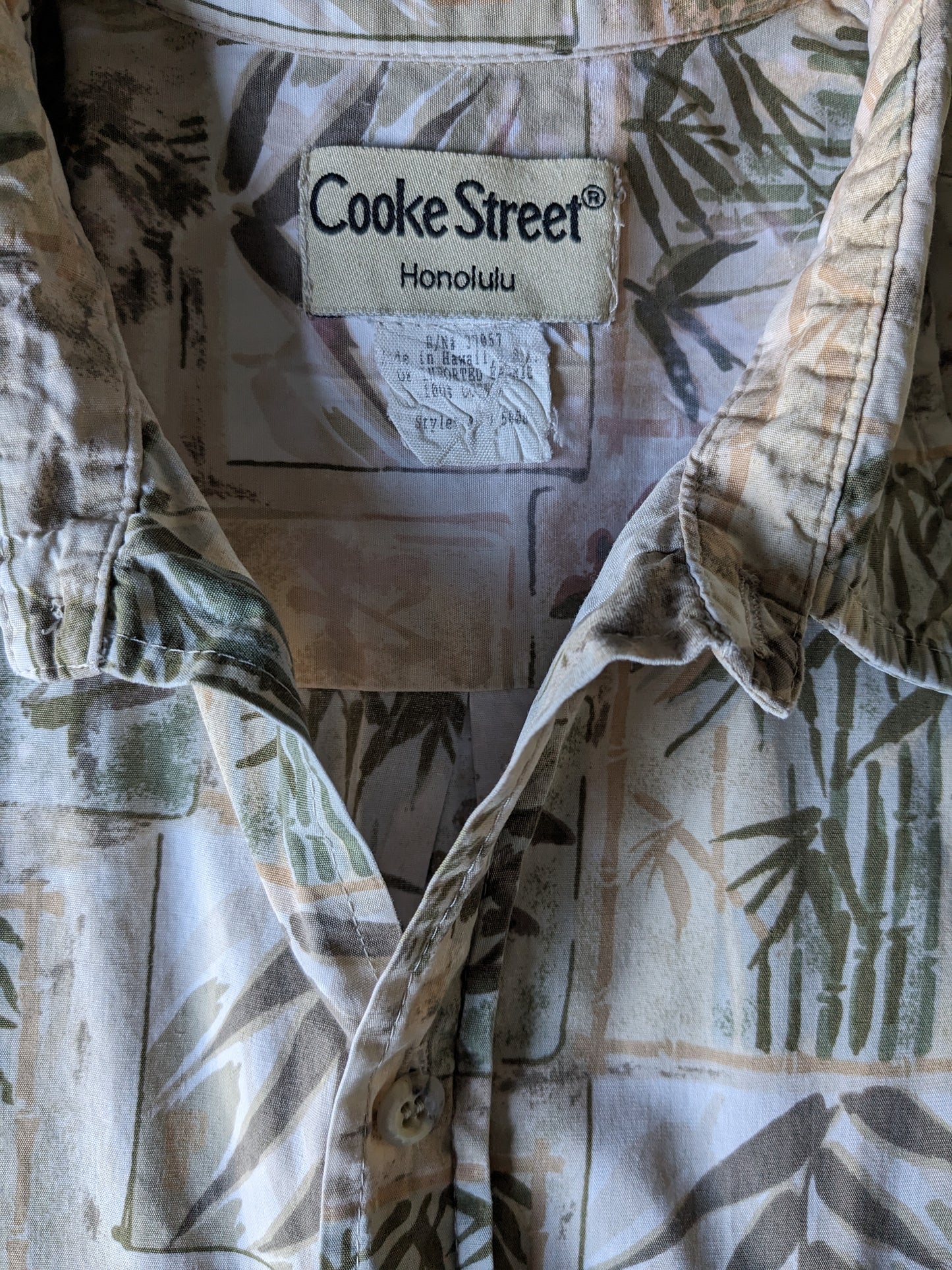 Cooke Street Honolulu Hawaii Shirt corta. Stampa di beige verde. Dimensione XXL / 2XL.