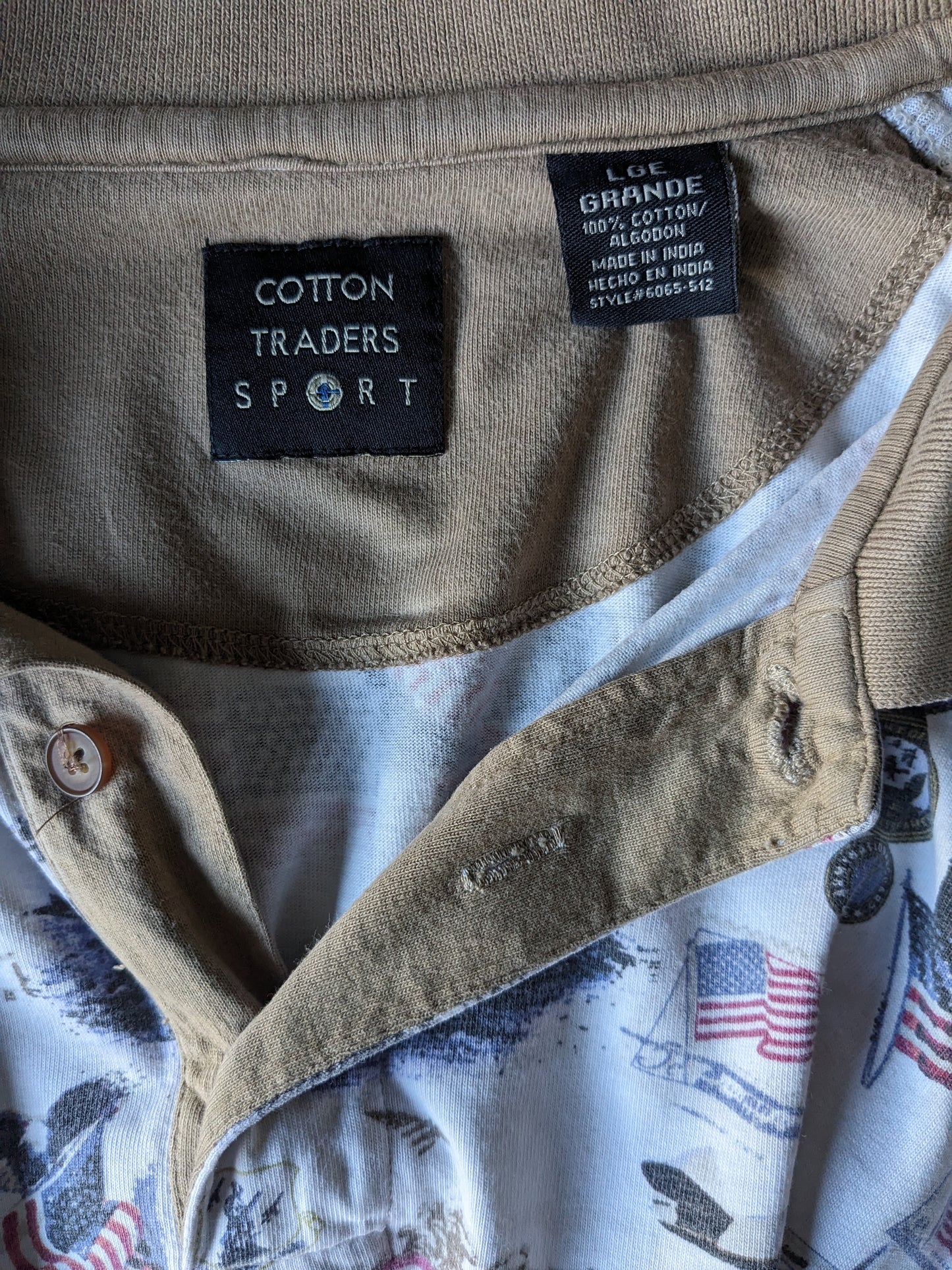 Cotton Traders sport polo. Wit met gekleurde print. Maat XL.