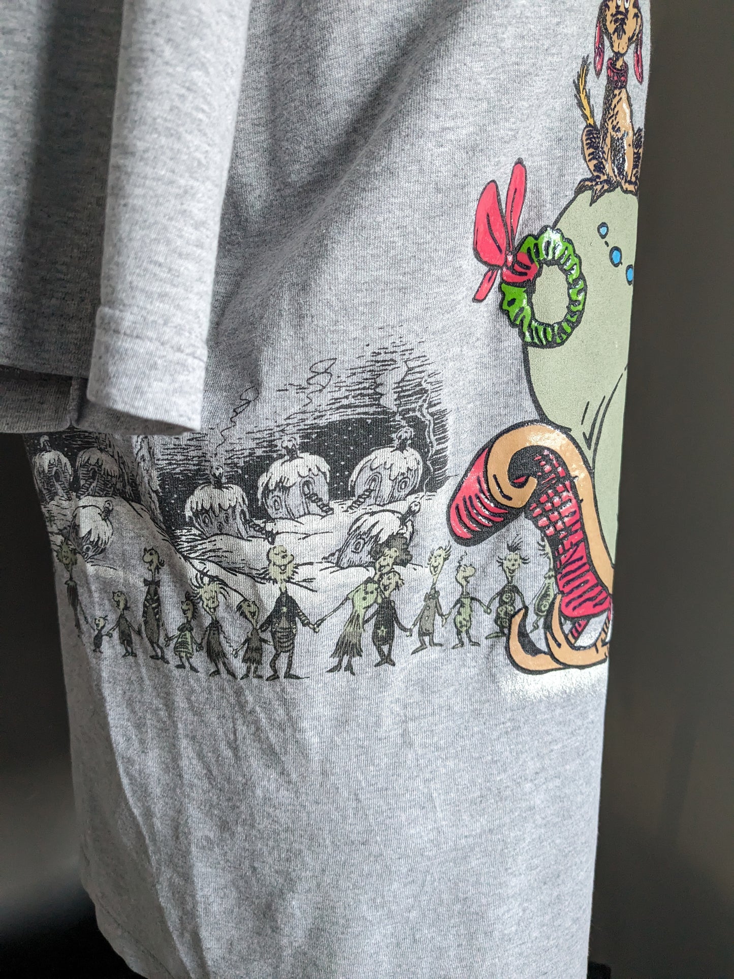 Dr. Seuss la camisa de Navidad Grinch. Gris con impresión delantera y trasera. Tamaño xl.