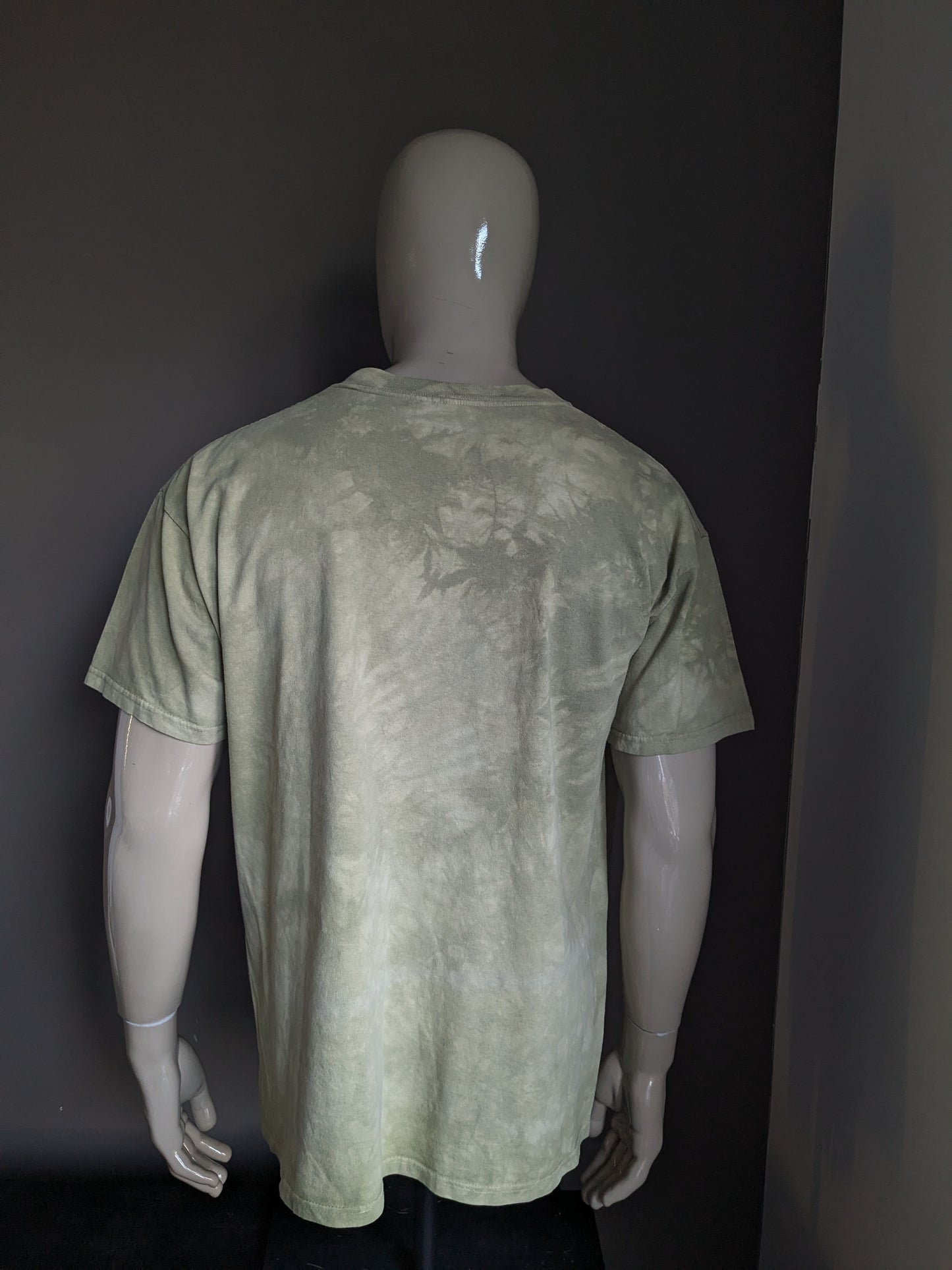 La camisa de montaña. Verde mezclado con lobo y estampado de mujer. Tamaño L / XL.