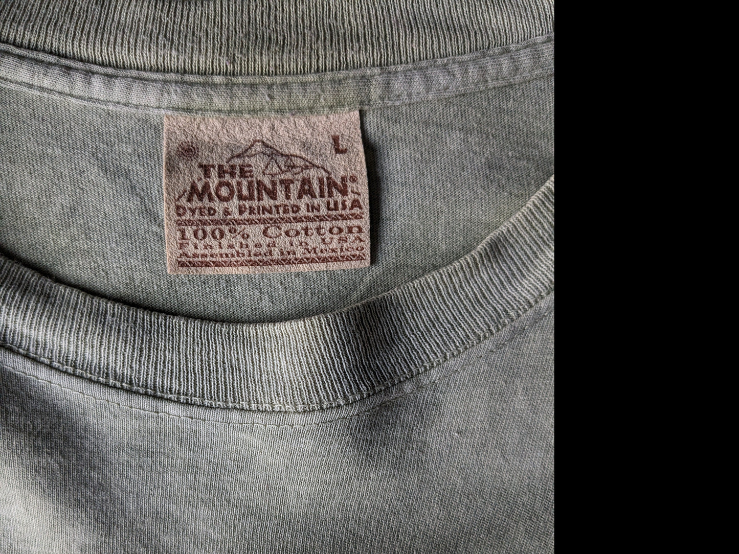 The Mountain shirt. Groen gemêleerd met Wolf en Vrouw opdruk. Maat L / XL.