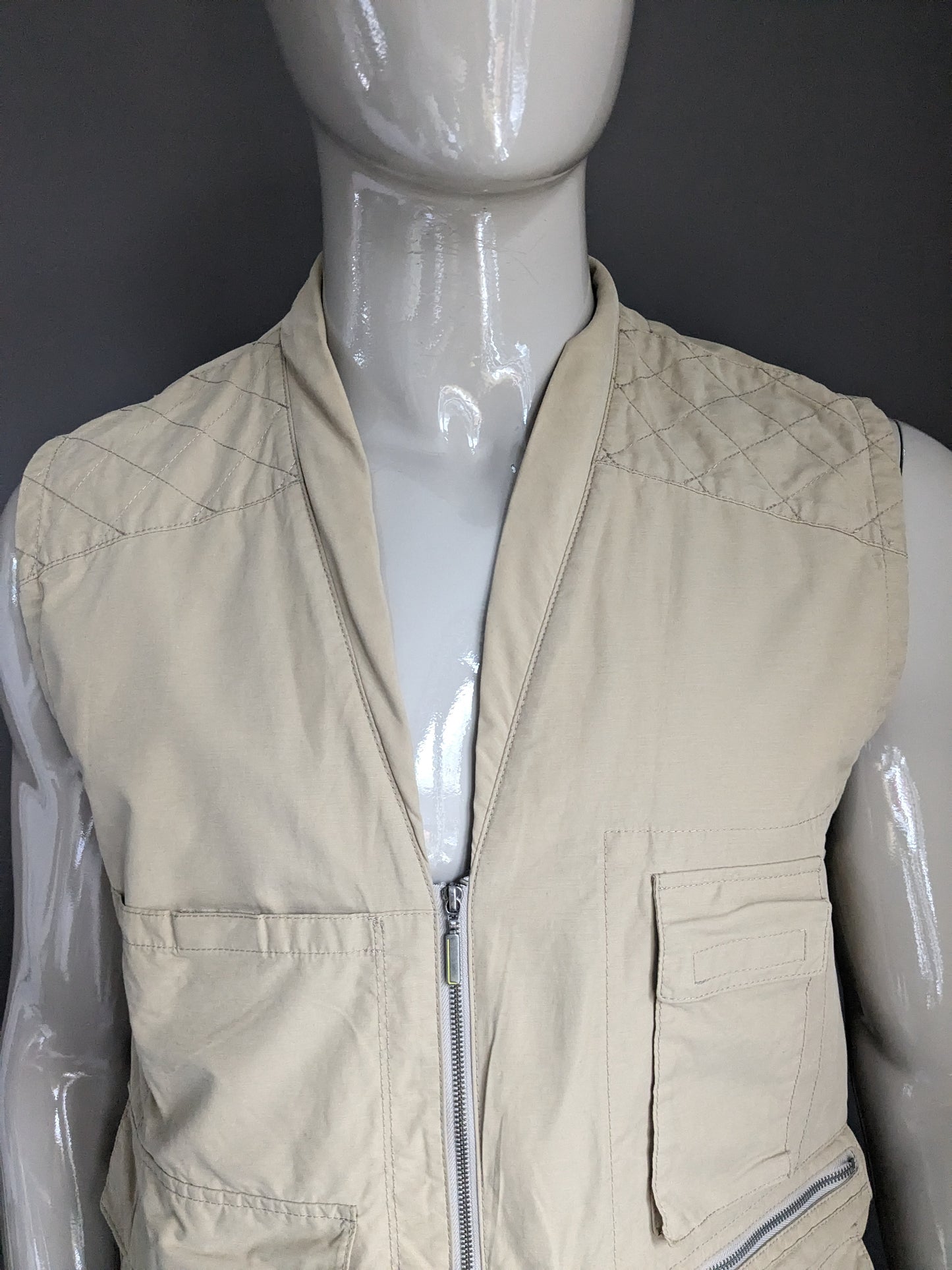 Camel Active Dunne Body Warmer. Beige colored. Size M.