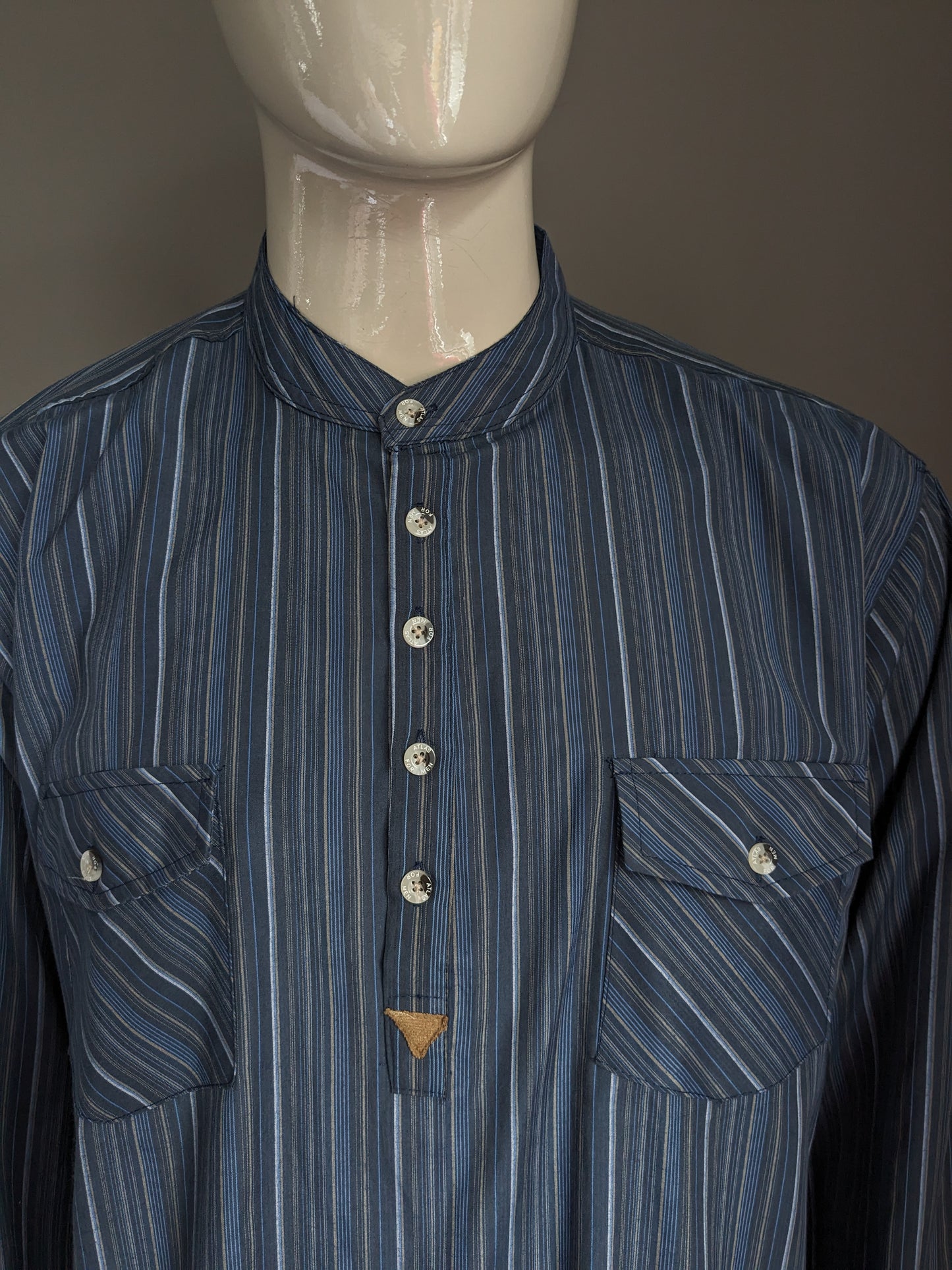 Atlas For Men Shirt Shirt with Rentight / Farmers / Mao Collar. Brun bleu rayé. Taille 2xl / xxl.