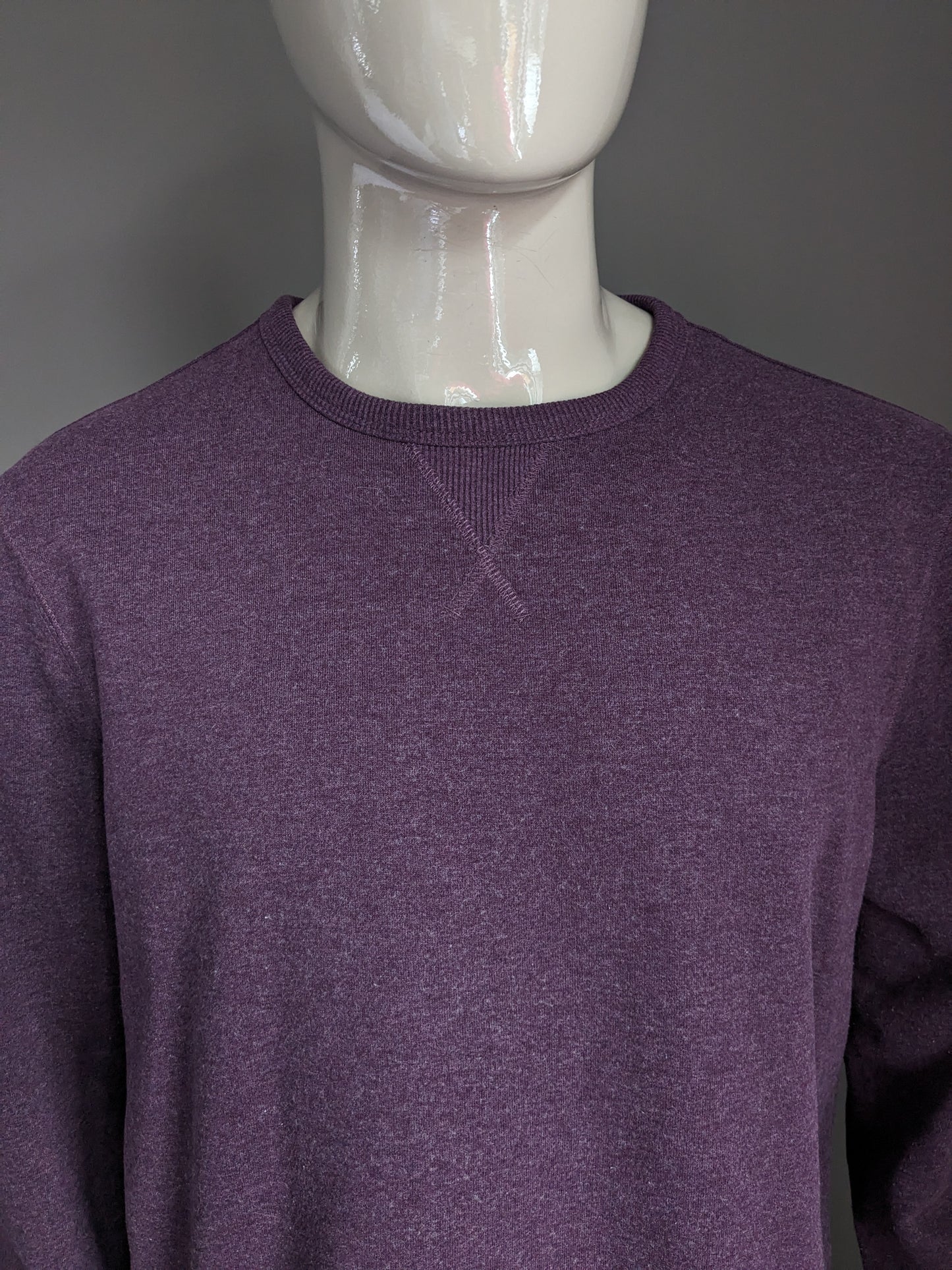 Pull de base de la collection M&S. Gris violet mélangé. Taille L. ajustement régulier.