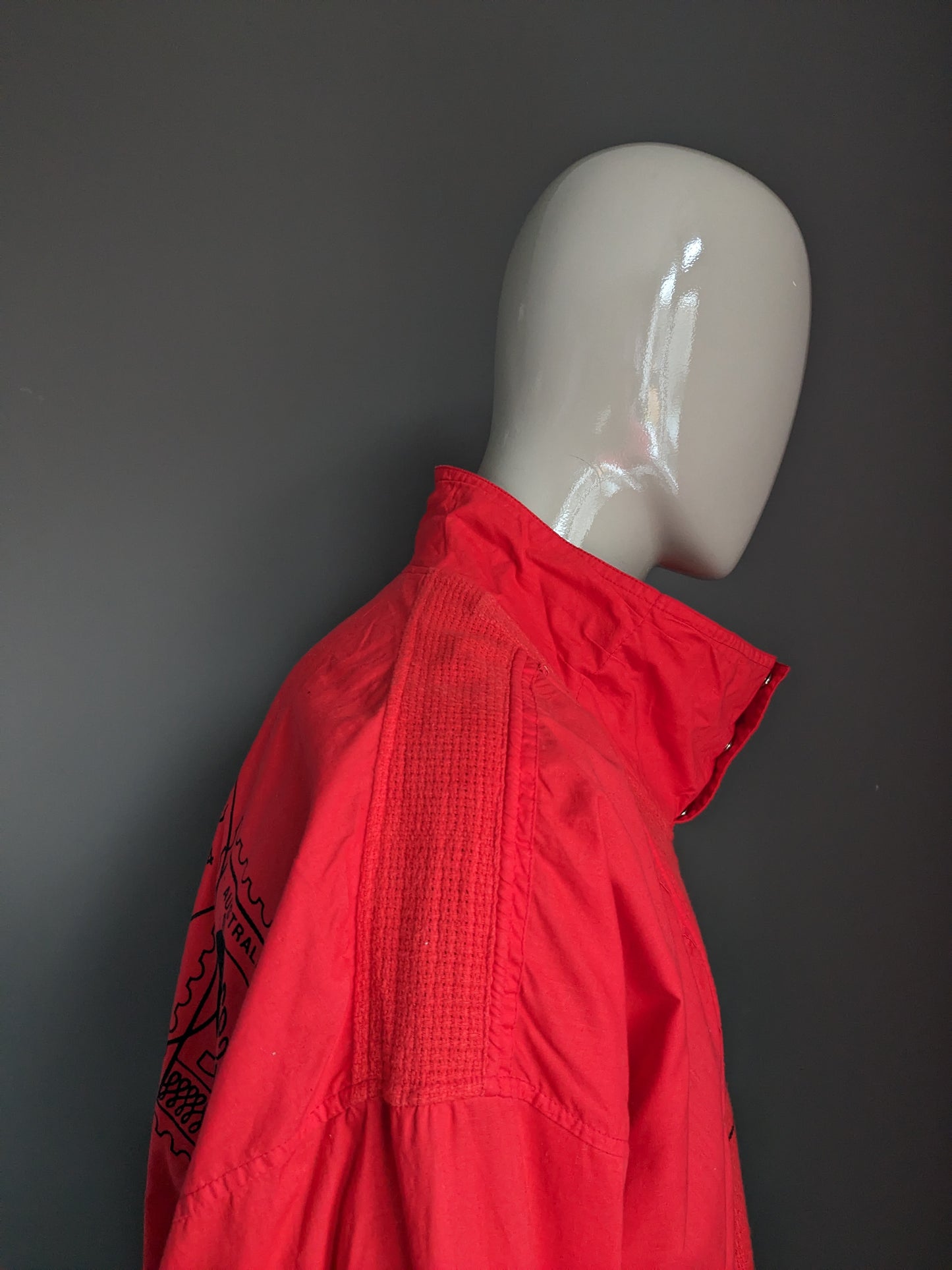 Maglione in polo vintage con fascia elastica. Rosso con stampa. Taglia L / XL.