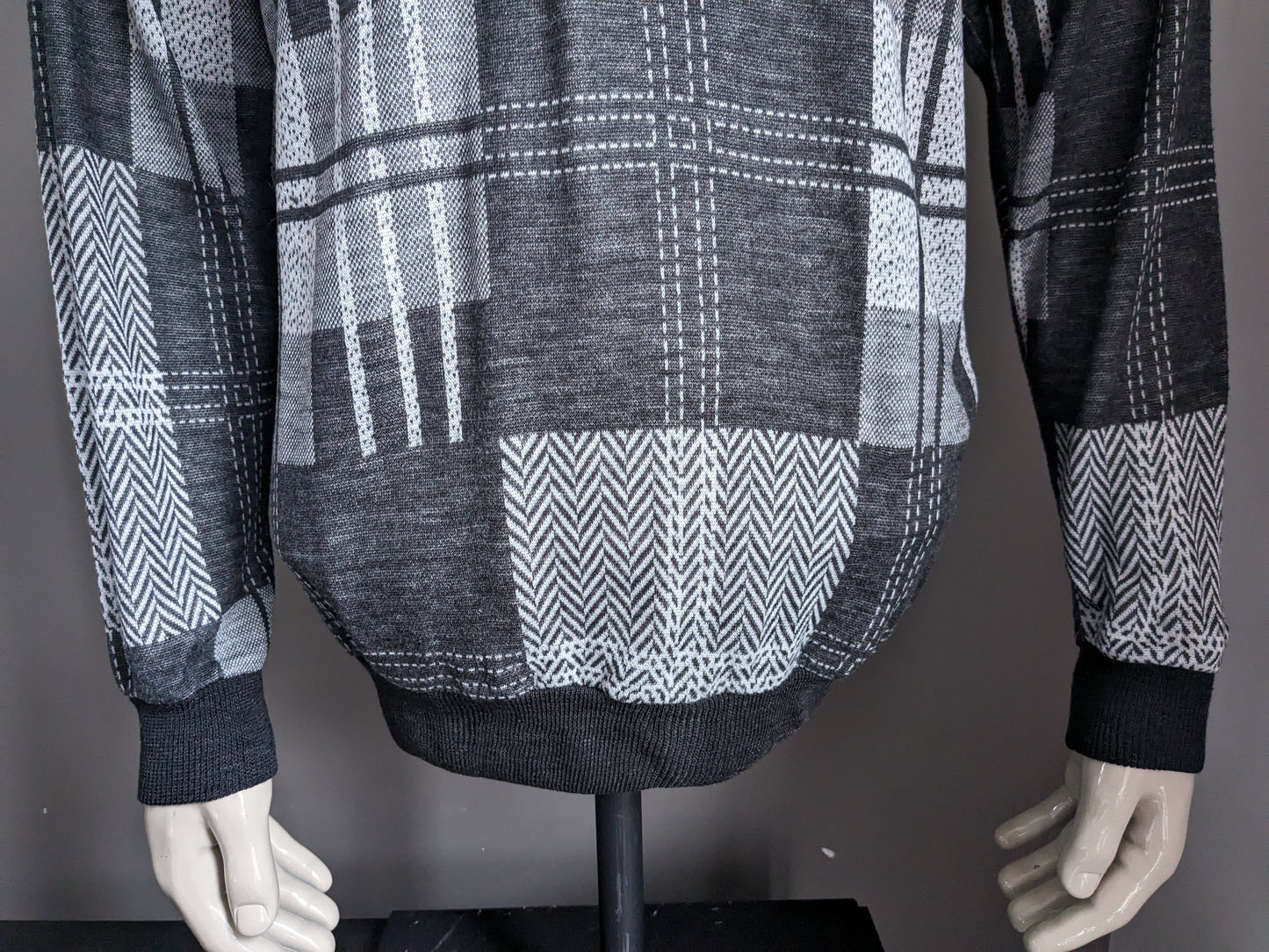 Vintage Studio Pitti Polo Sweater. Gray motif. Size XL.