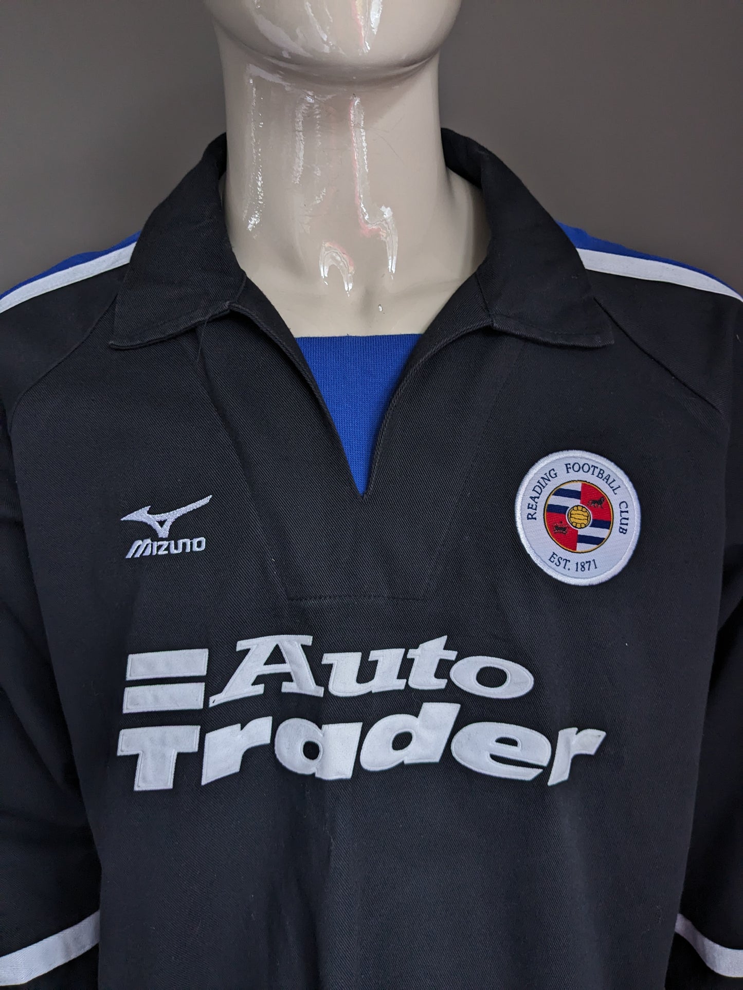 Mizuno Original "Reading Football Club" polo trui. Zwart Wit Blauw gekleurd. Maat XL