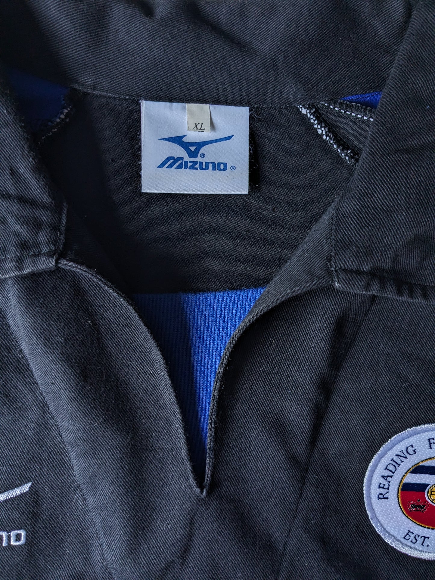 MIZUNO ORIGINAL "Reading Football Club" Polo Sweater. Couleur bleu blanc noir. Taille XL