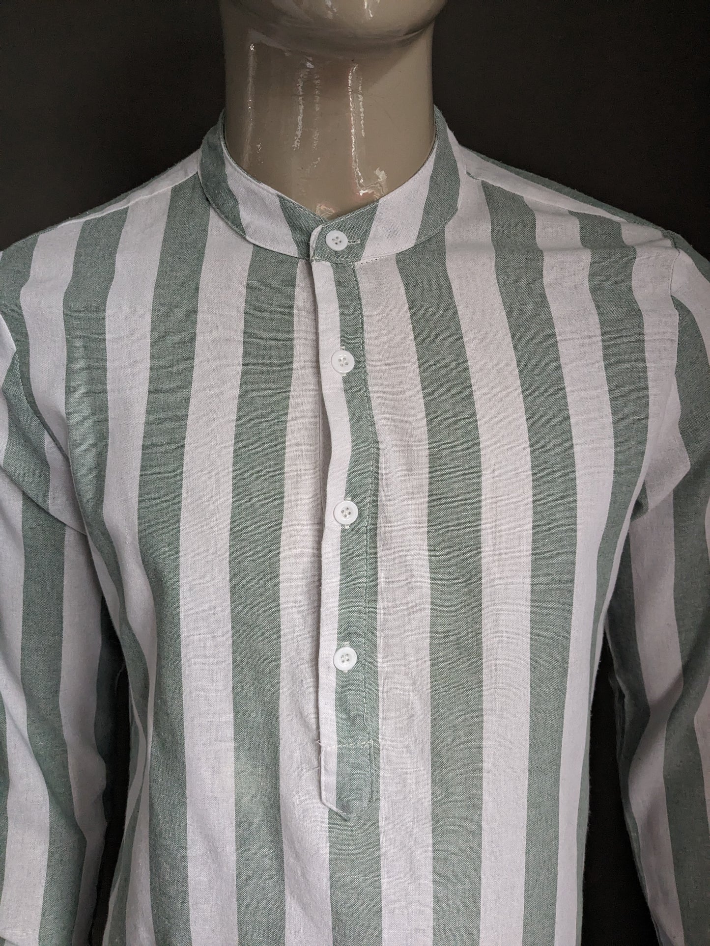 Brandless shirt shirt with farmers / raised / mao collar. Green white striped. Size M / L.