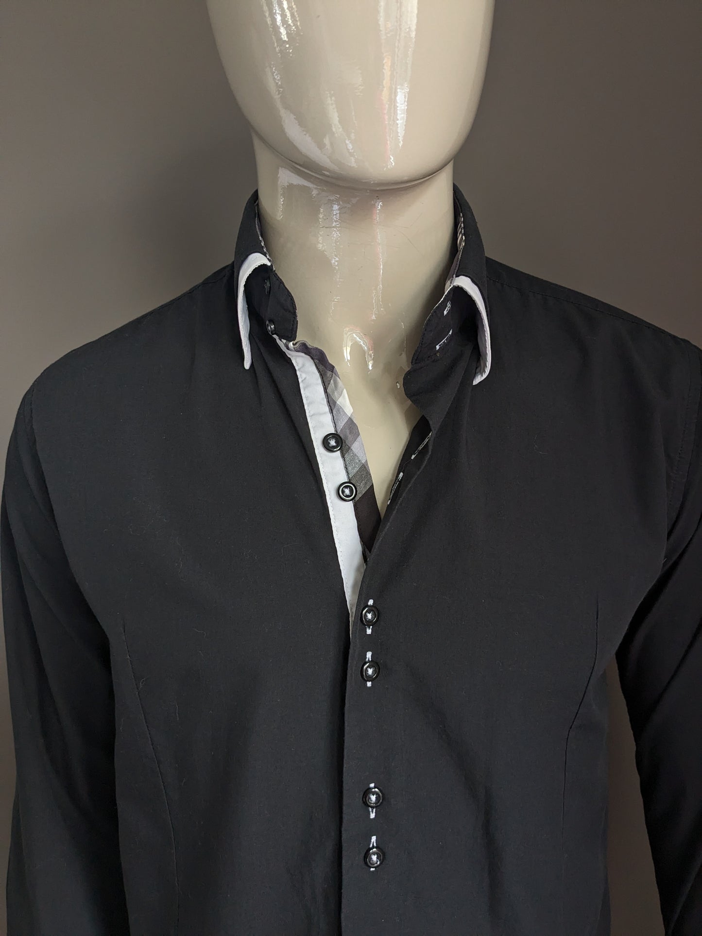 Arya Boy shirt with double collar. Black white colored. Size L.