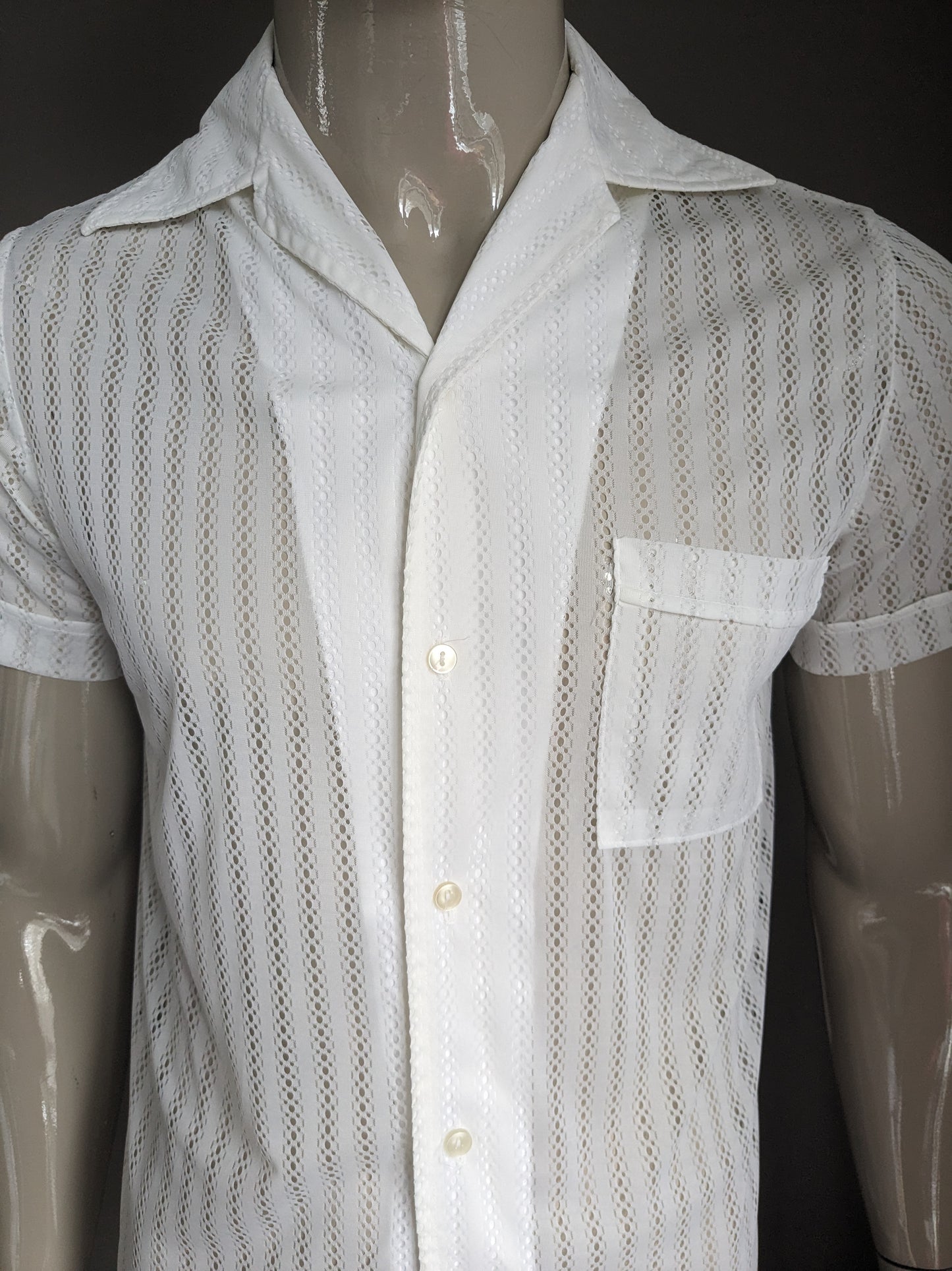 Camisa Vintage de los 70 manga corta. Motivo blanco transparente /translúcido. Talla M.