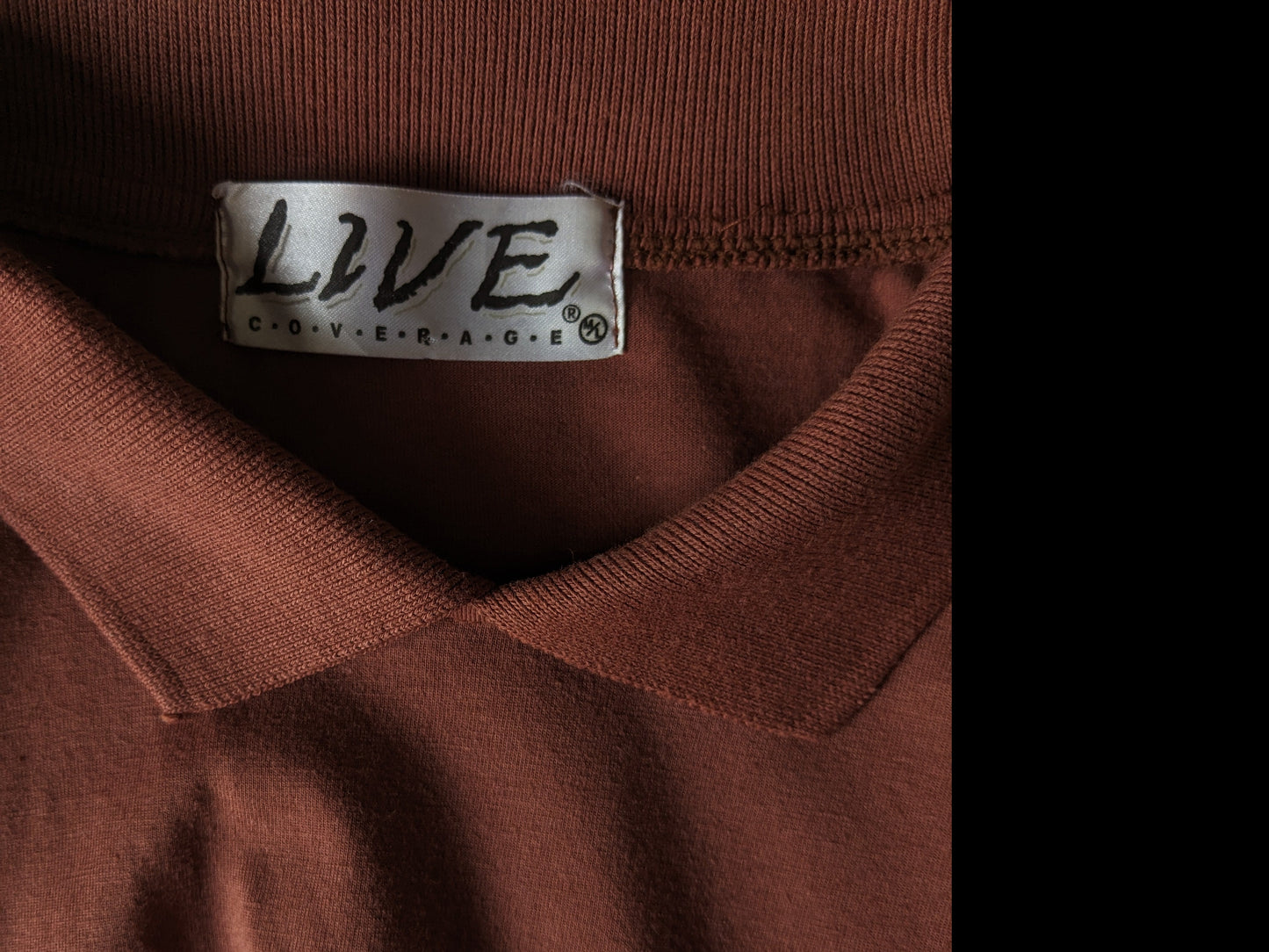 Polo de couverture en direct vintage avec collier séparé. De couleur marron. Taille M.