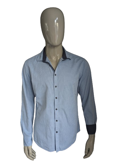 Sondag & Sons Shirt. Motif bleu clair. Taille L. ajustement régulier.