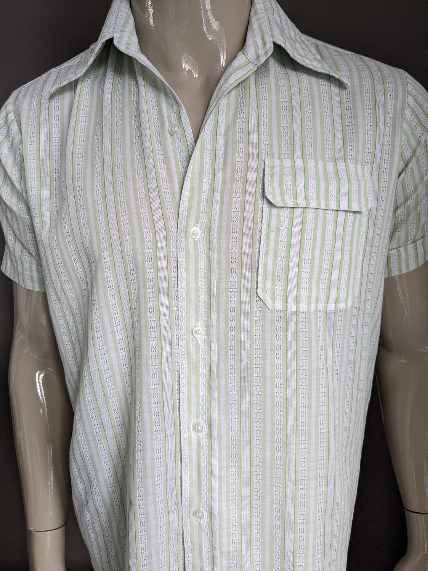Camisa de amistad vintage manga corta con cuello puntiagudo. Motín de rayas blancas verdes. Talla L.