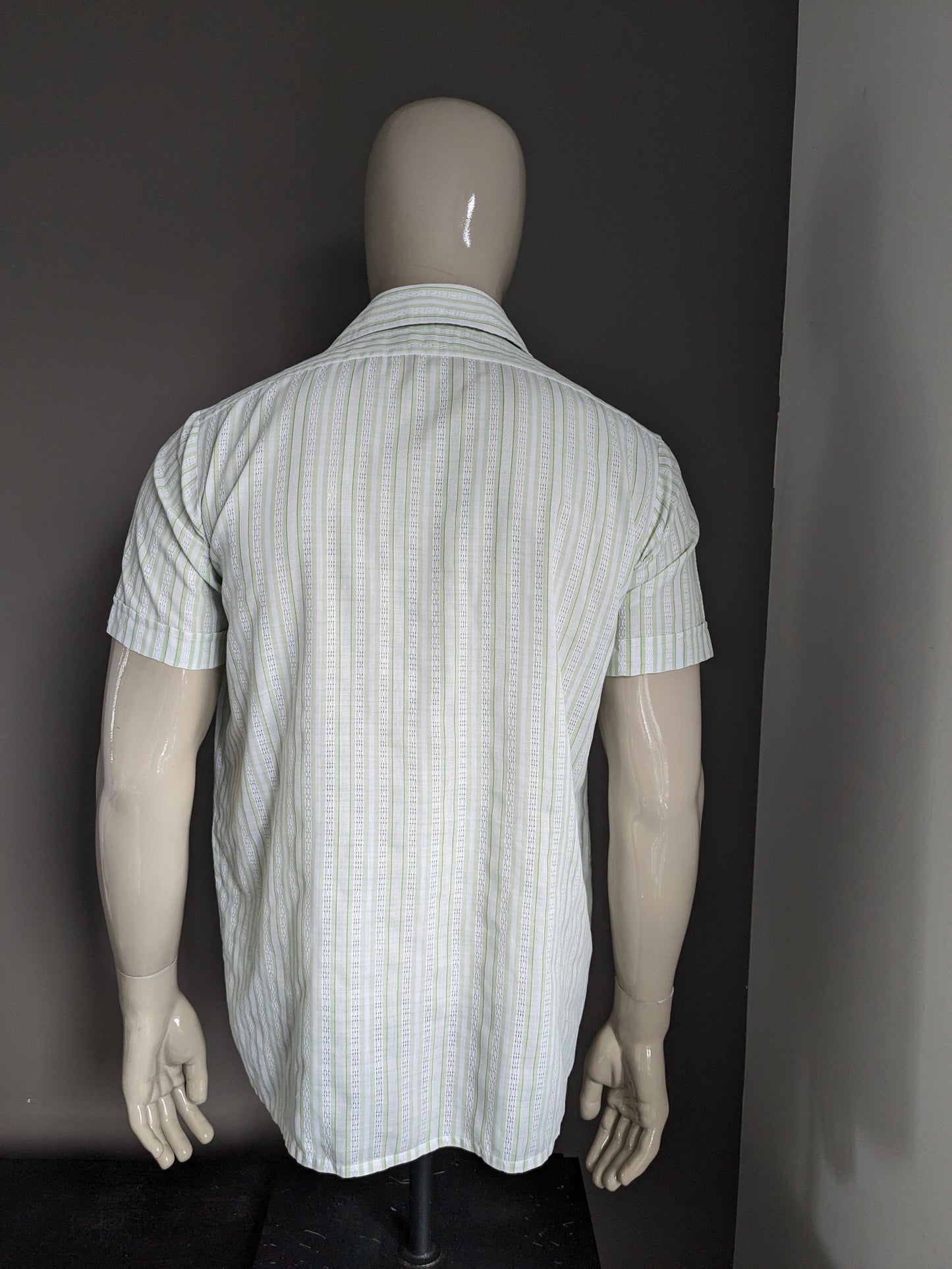 Shirt di amicizia vintage a manica corta con colletto appuntito. Motivo a strisce bianche verdi. Taglia L.