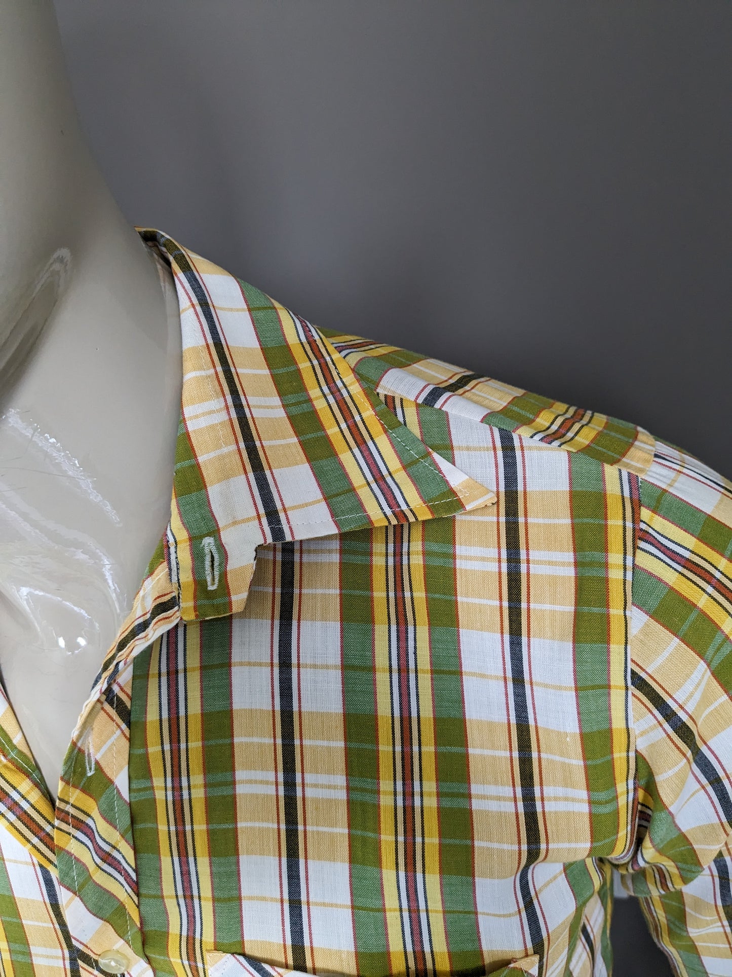 Chemise de fekon vintage avec collier. Velée verte jaune vérifiée. Taille M.