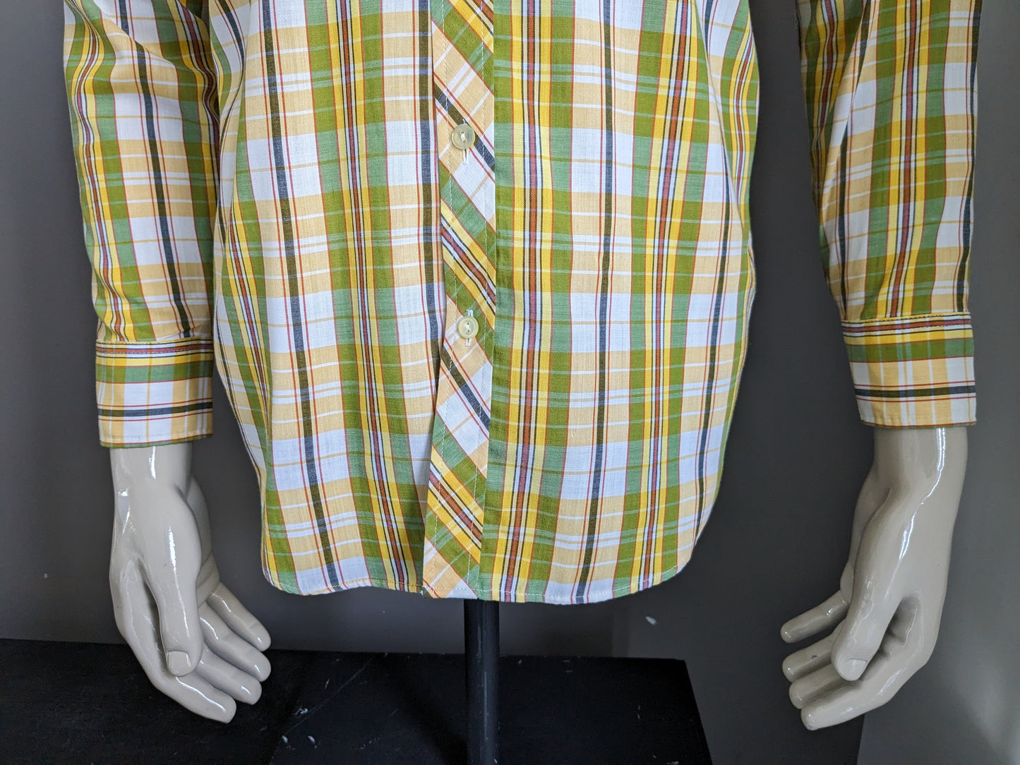 Camicia Fekon vintage con colletto punto. Rosso verde giallo controllato. Taglia M.