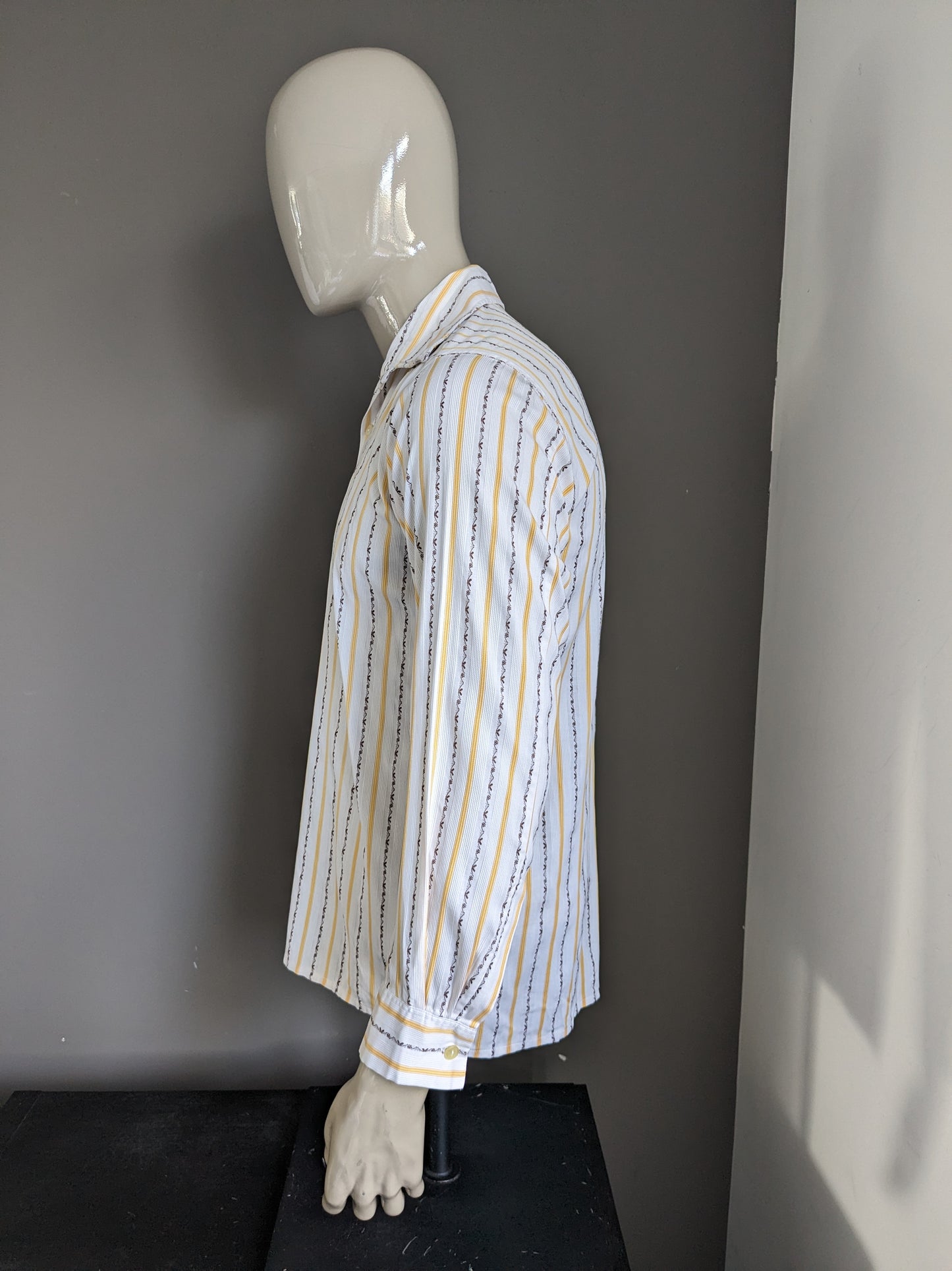 Vintage 70's shirt with point collar. Yellow brown white striped. Size L.