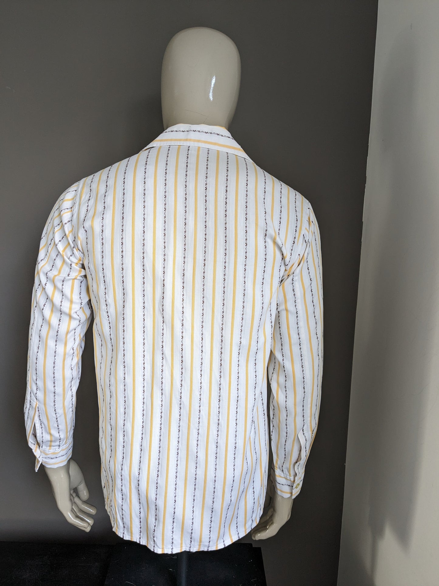 Camisa de los 70 vintage con cuello puntual. Amarillo marrón blanco rayado. Talla L.