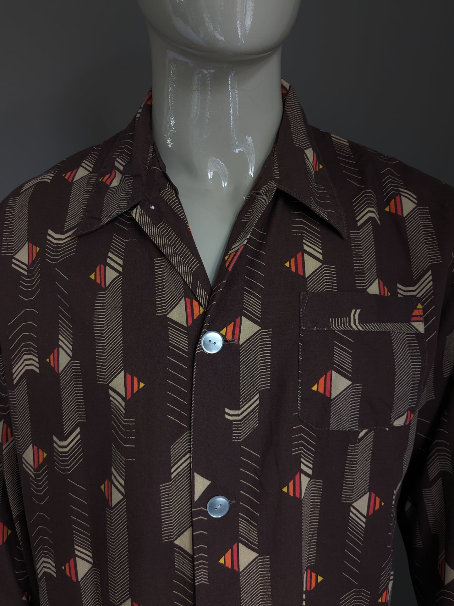 Vintage Fourman 70's shirt with point collar. Brown red orange yellow print. Size 2XL / XXL.