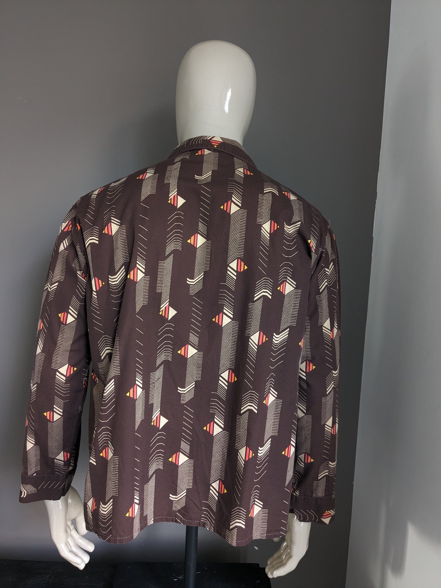 Shirt de Fourman des années 70 vintage avec collier. Impression jaune orange rouge marron. Taille 2xl / xxl.